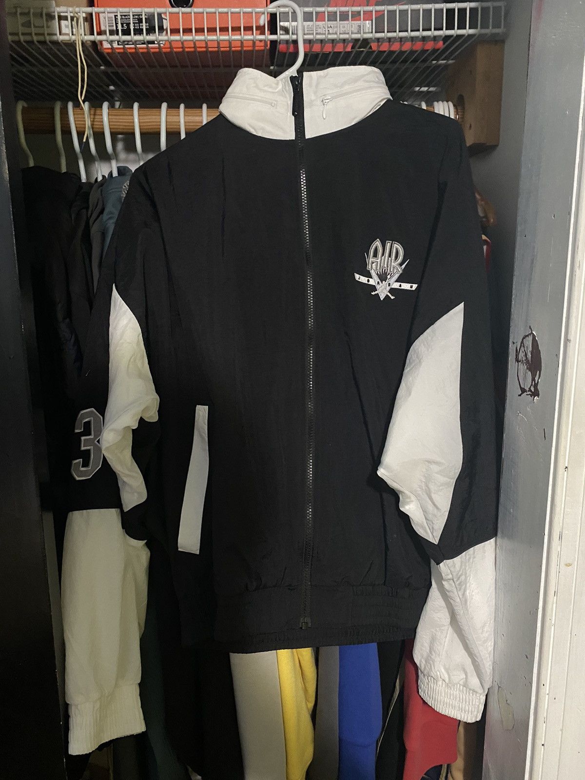 image of Jordan Brand Retro Windbreaker in Black, Men's (Size Medium)