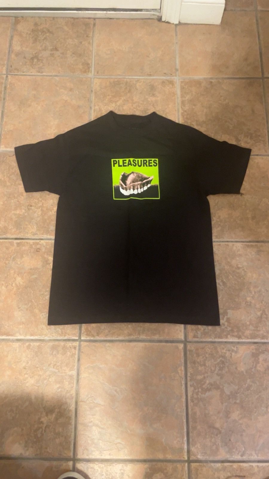 Pleasures Pleasures Dental T-shirt Sz Medium NWOT Size US M / EU 48-50 / 2 - 1 Thumbnail