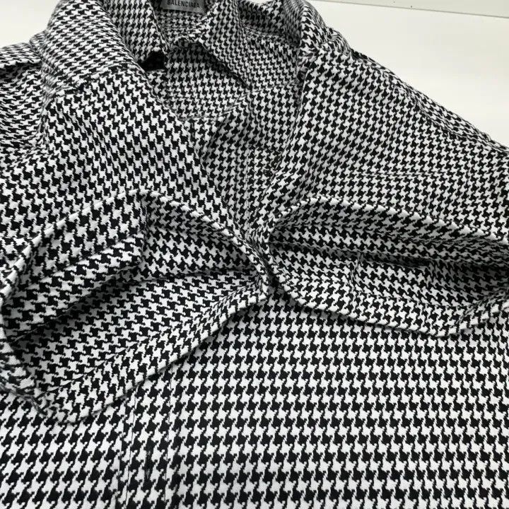 Balenciaga Balenciaga Balenciaga Houndstooth Logo Short Sleeve Shirt Size US XXS / EU 40 - 8 Thumbnail