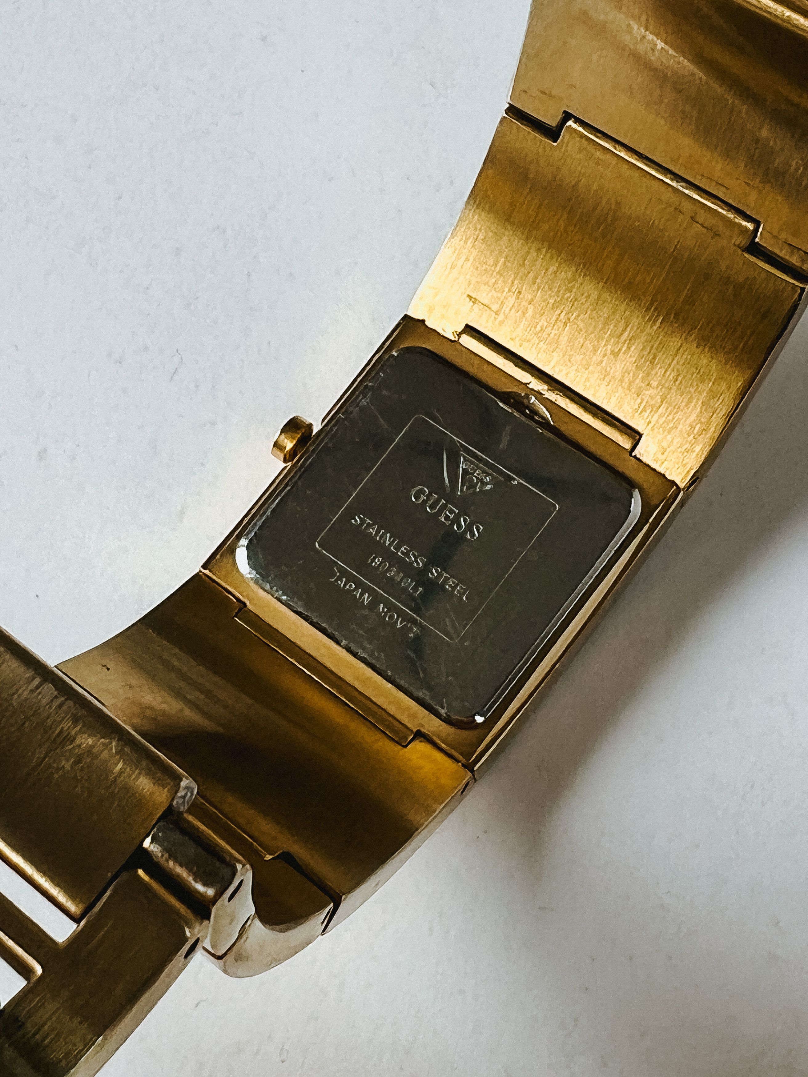 Guess GUESS VINTAGE LADIES GOLD ANALOGUE WRISTWATCH 180340L1 Size ONE SIZE - 7 Thumbnail