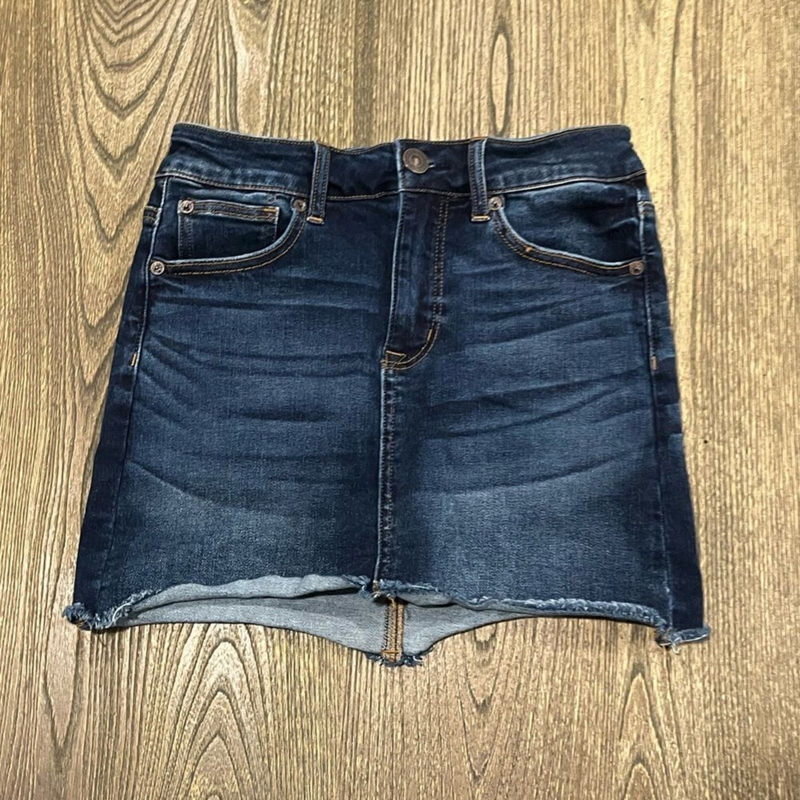 American Eagle Outfitters American Eagle Hi-Rise Mini Skirt Whisker Raw Hem Denim 4 Size 27" / US 4 / IT 40 - 1 Thumbnail