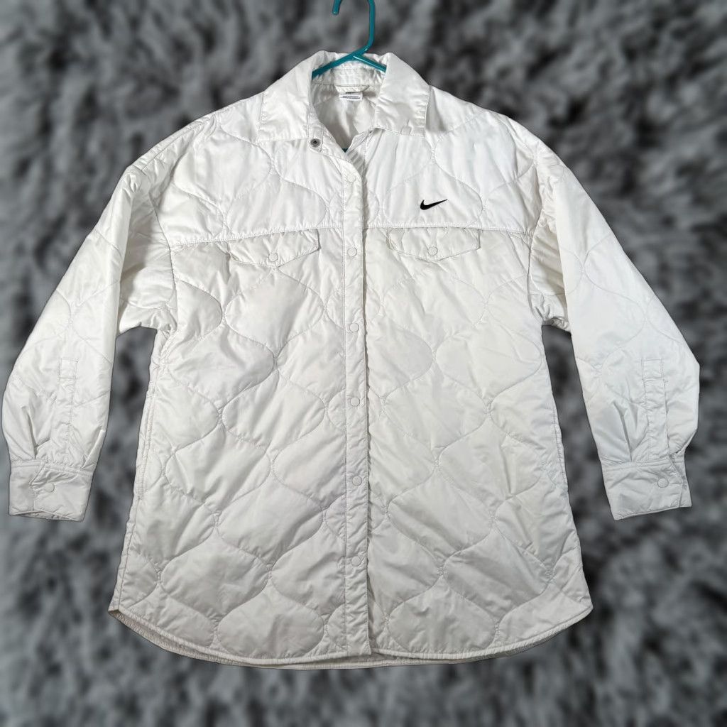 Nike Nike Quilted Shirt Jacket Mens Small White Snap Front Puffer Pockets FB8732-133 Size US S / EU 44-46 / 1 - 1 Thumbnail