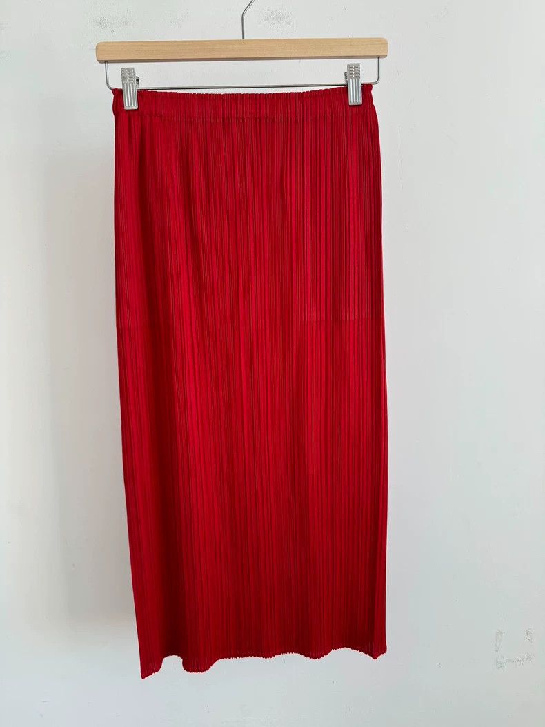 Issey Miyake Issey Miyake size:2 Red pleated skirt Size 23" - 1 Thumbnail