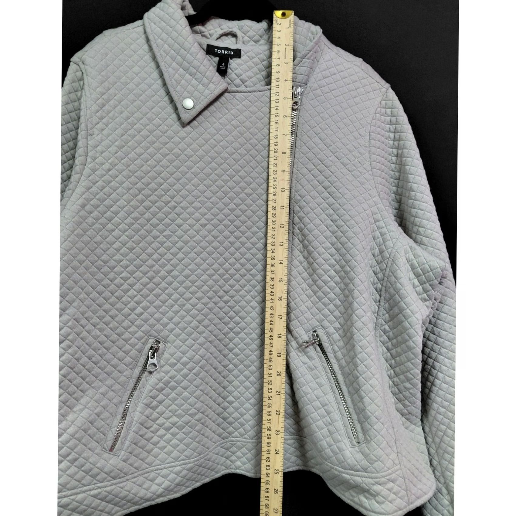Torrid TORRID Quilted Jacket Gray Long Sleeve Full Zip Women Size 4 Size S / US 4 / IT 40 - 6 Thumbnail