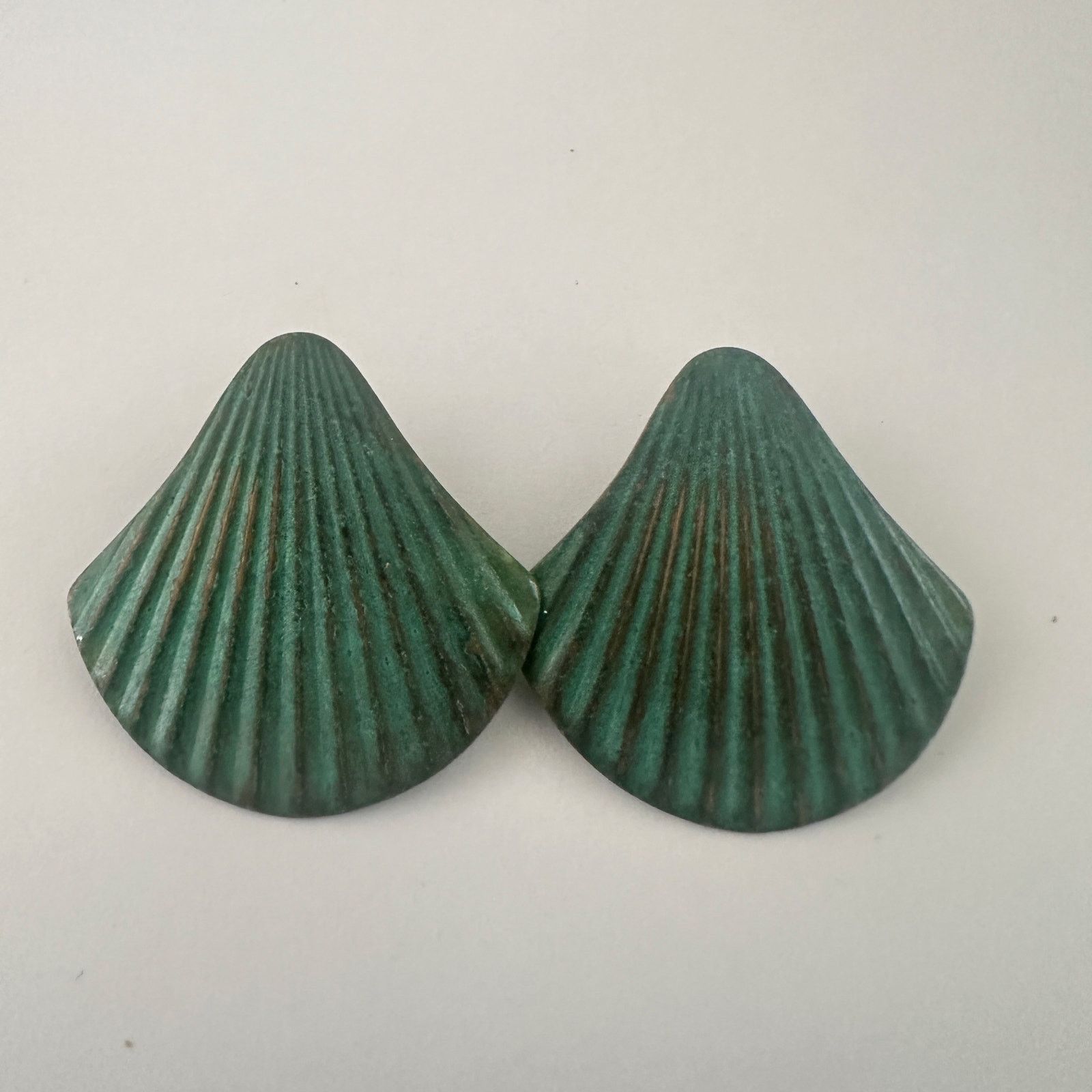 Vintage Vintage 1980s Green Metal Scalloped Pierced Earrings Size ONE SIZE - 1 Thumbnail