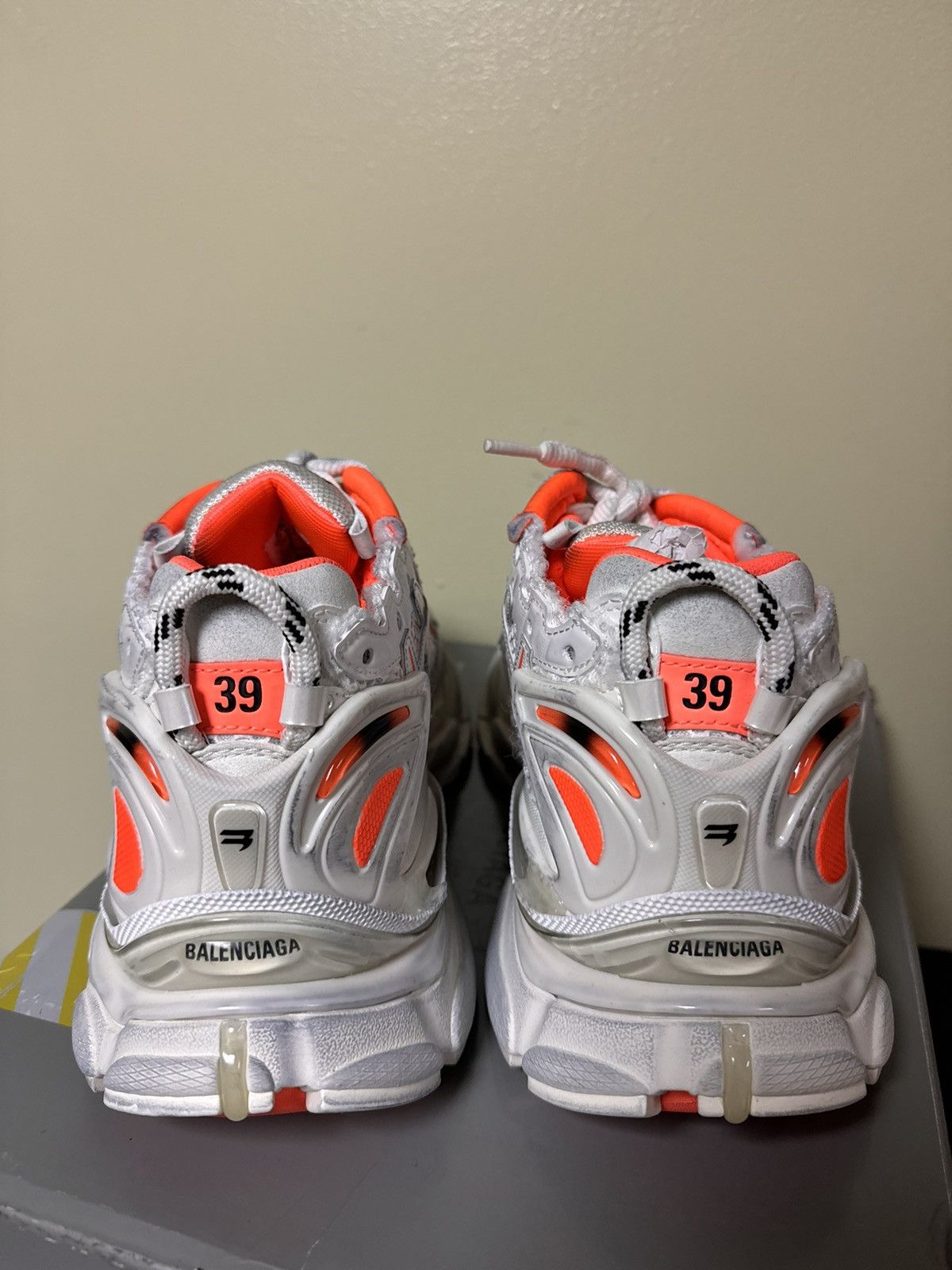 Balenciaga Balenciaga White Orange Runner 39 Size US 6 / EU 39 - 6 Thumbnail