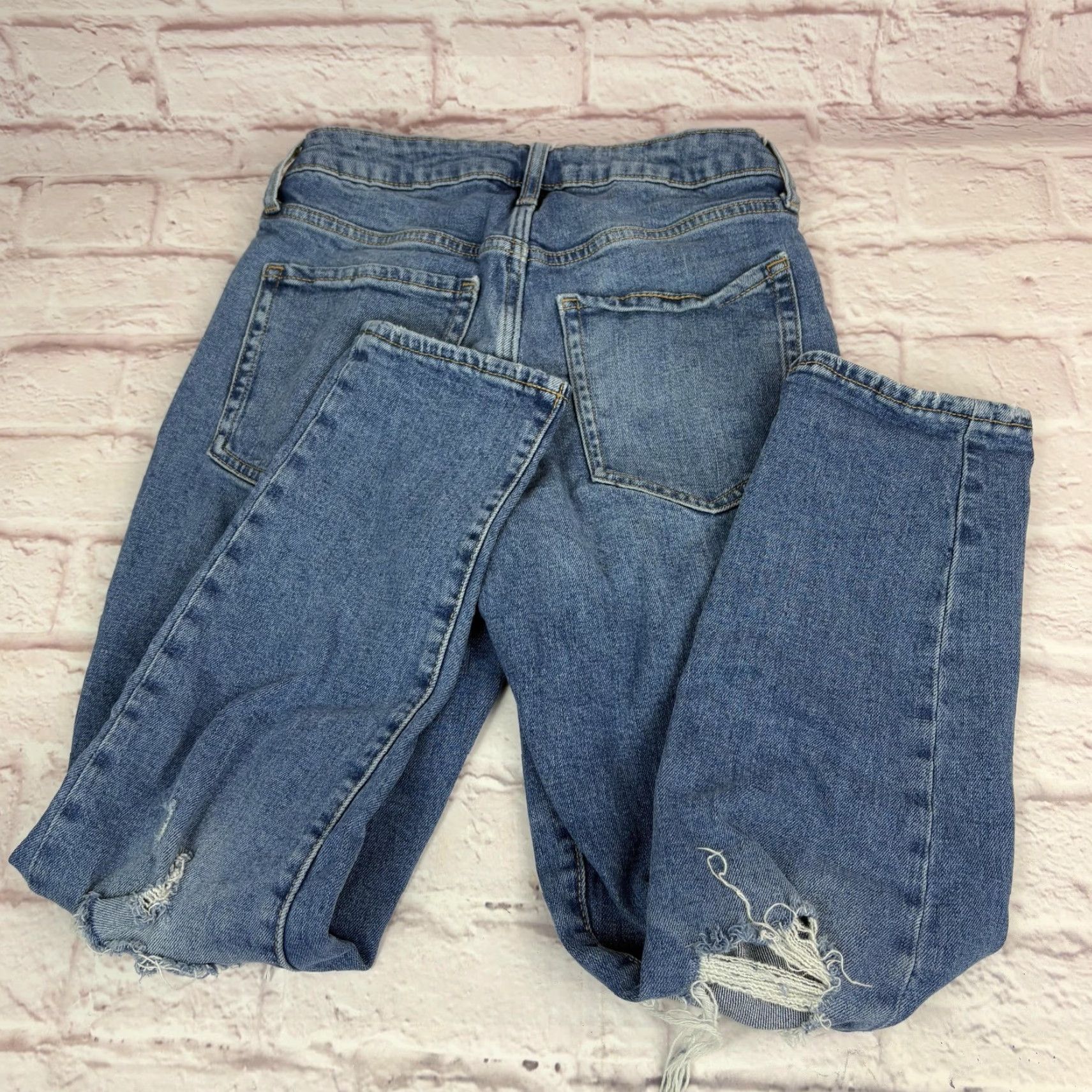 Old Navy Old Navy Jeans Womens 4 Straight Distressed Blue Medium Wash Denim 27x26 Secret Slim Pockets Mid Rise 8.5-10.5in Zip Fly Womens Size 27" / US 4 / IT 40 - 3 Thumbnail