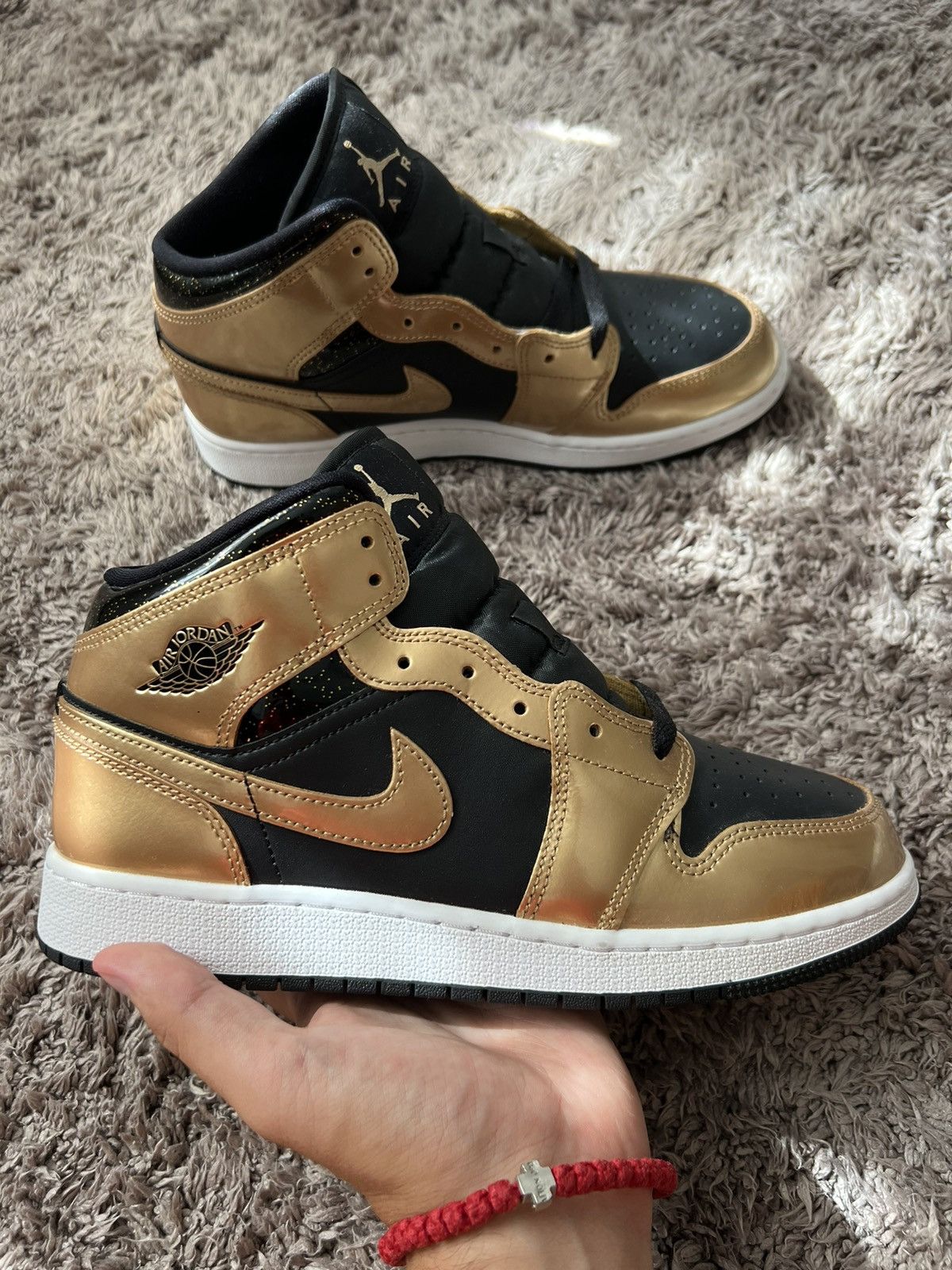 Nike Air Jordan 1 WMNS Gold Size US 8.5 / IT 38.5 - 3 Thumbnail