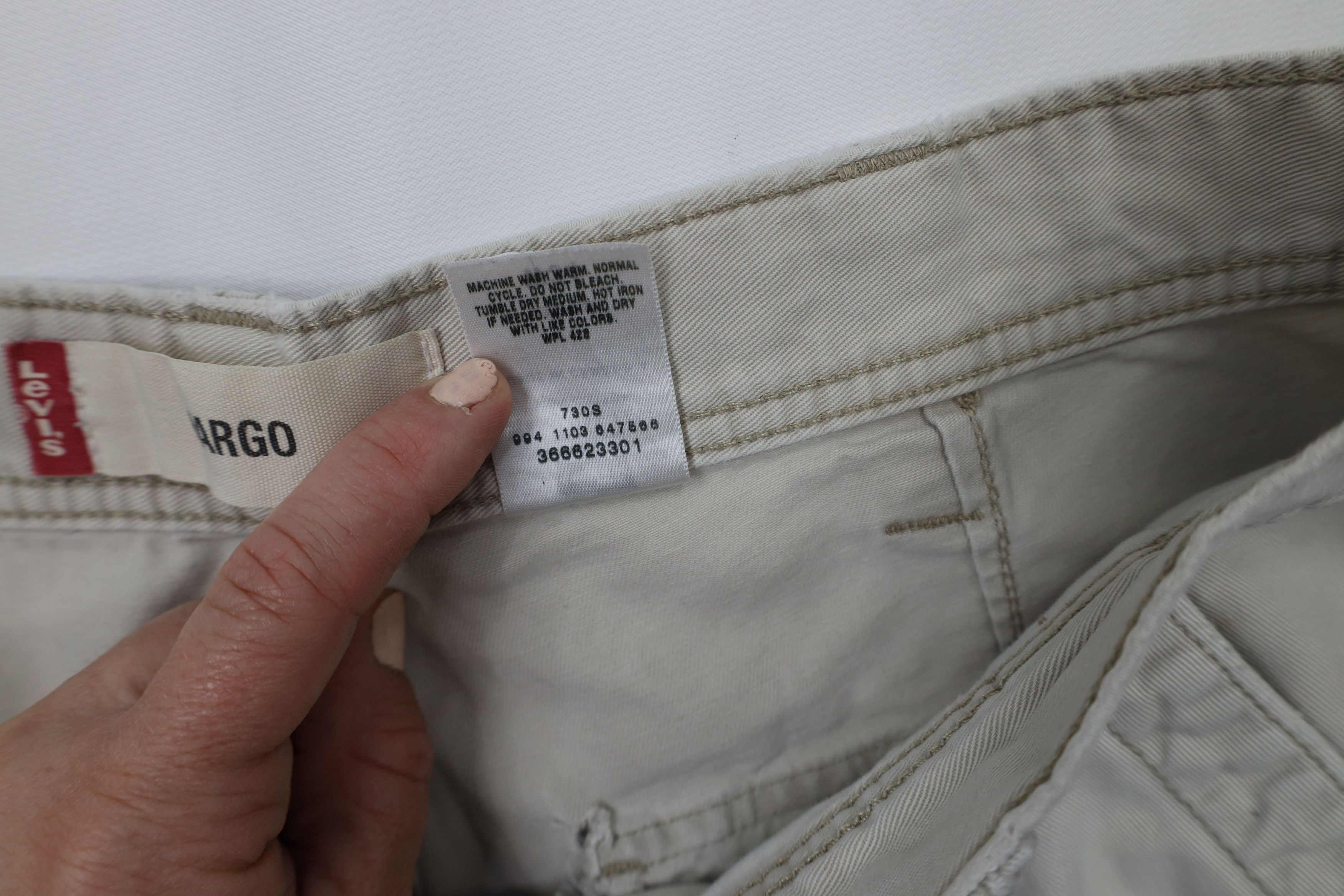 Levi's × Vintage Vintage Y2K Levis 2003 Baggy Cargo Shorts Beige Cotton Size US 34 / EU 50 - 11 Thumbnail
