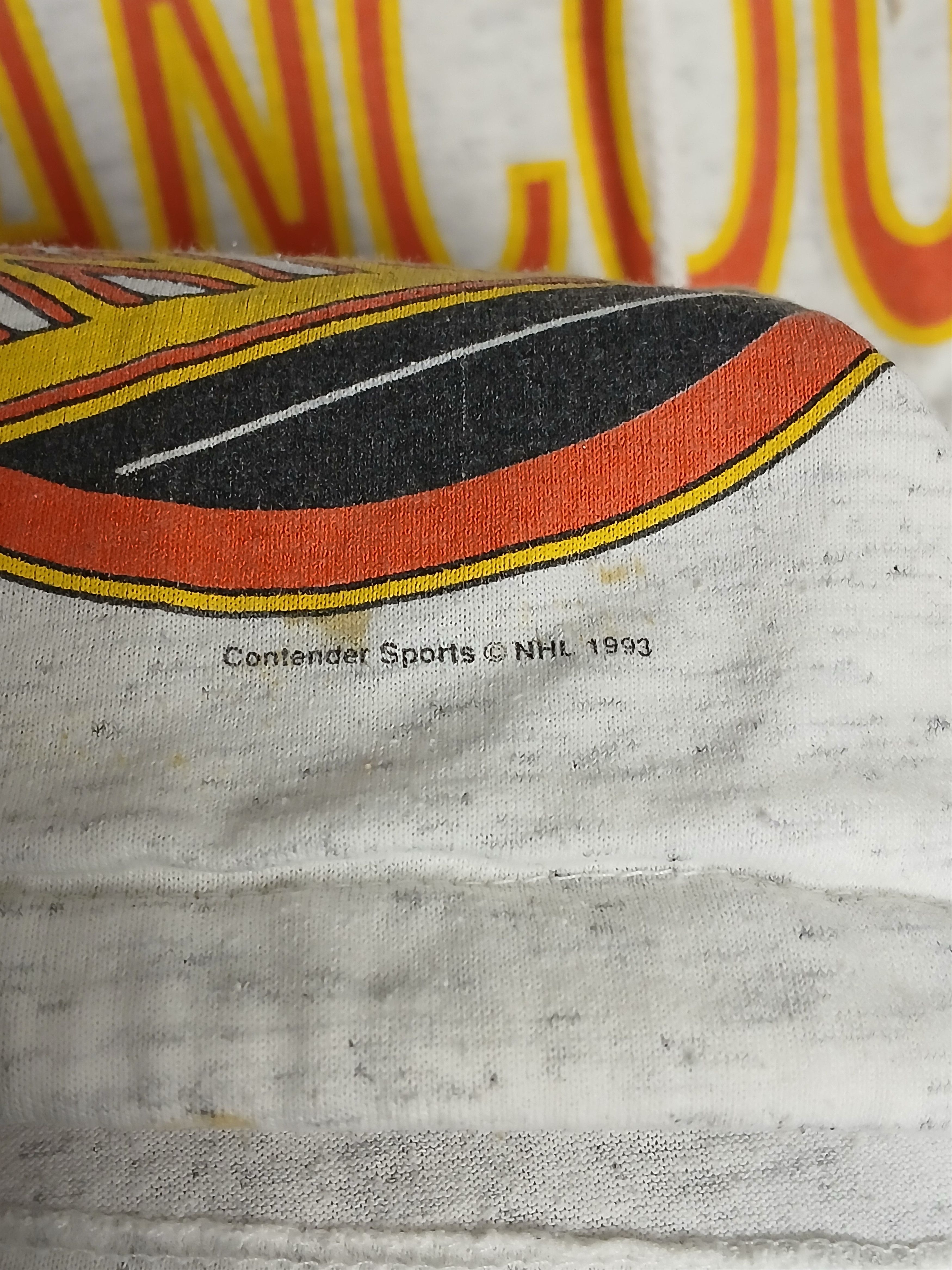 NHL × Vintage Vintage 1993 NHL Vancouver Canucks Hockey T-Shirt Size US L / EU 52-54 / 3 - 5 Thumbnail