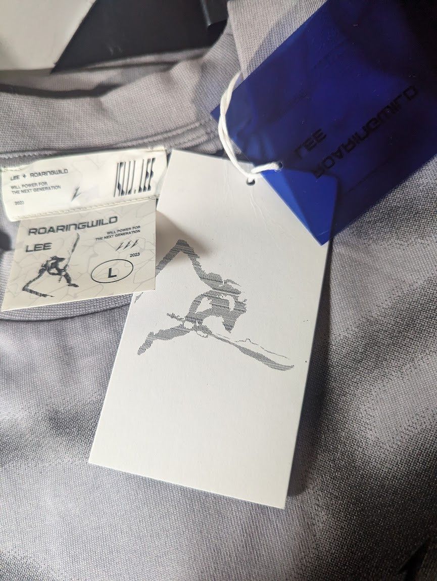 Lee Unisex Lee x ROARINGWILD Oversized Tee in Silver Filigree Size US L / EU 52-54 / 3 - 10 Thumbnail