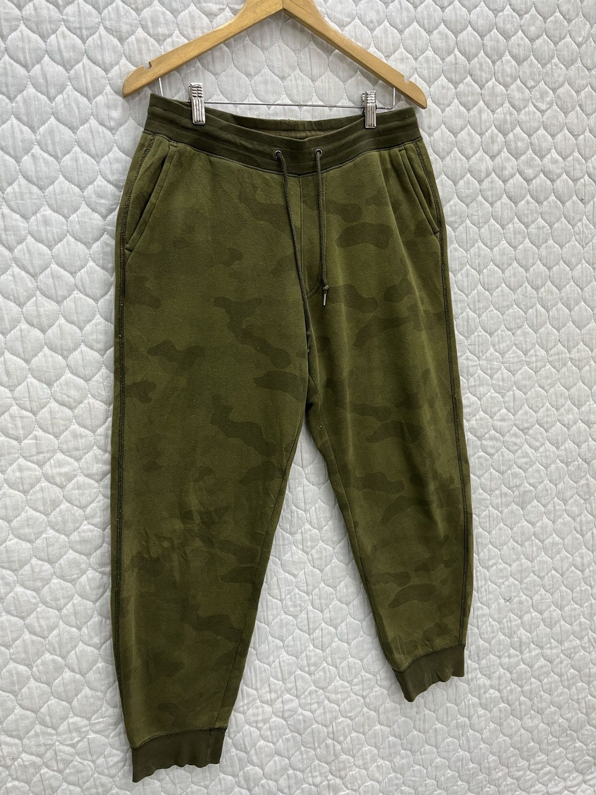 Uniqlo 🔥🔥🔥ARCHIVE UNIQLO CAMOFLAGE SWEATPANTS Size US 34 / EU 50 - 3 Thumbnail