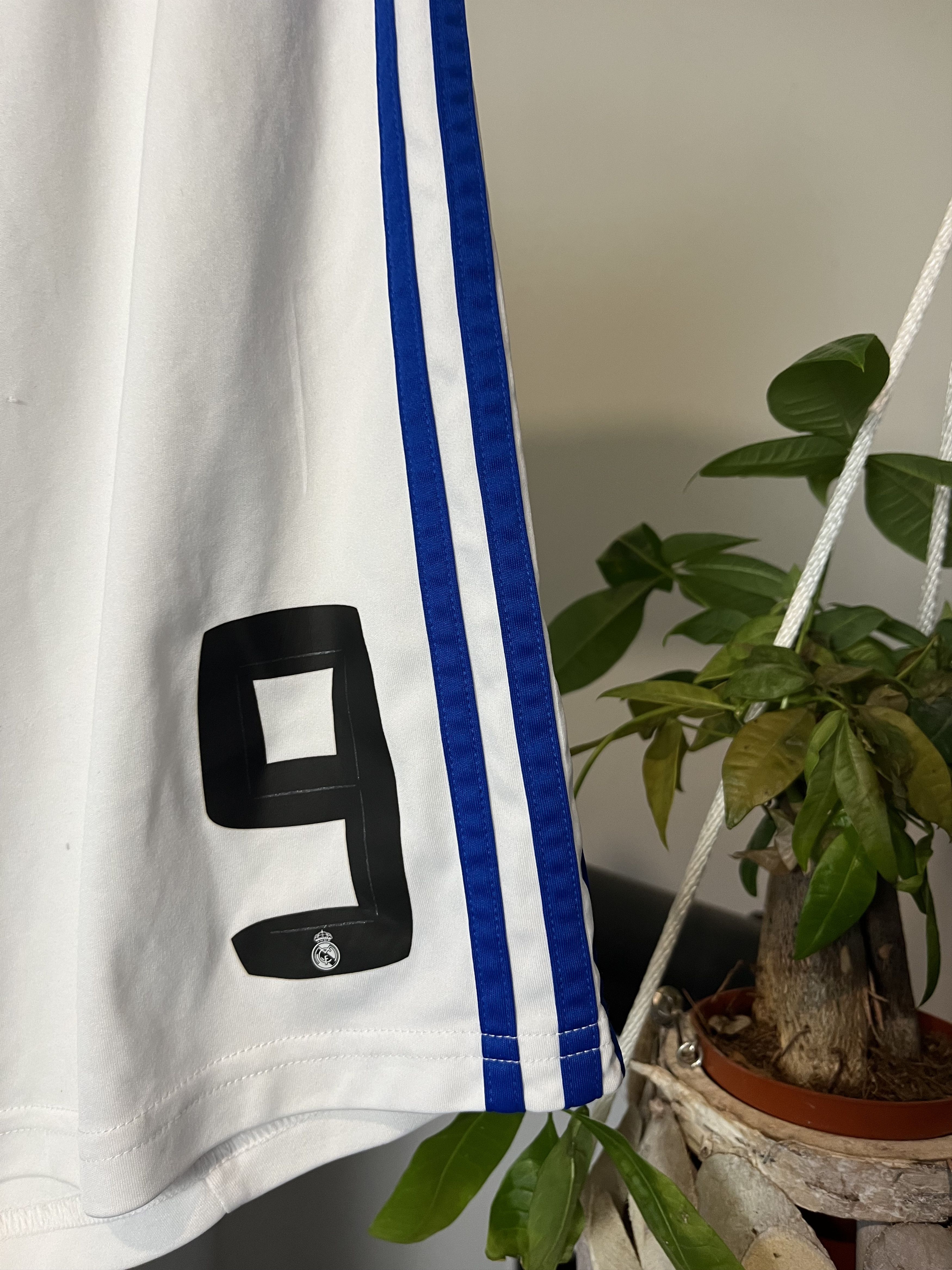 Adidas Adidas Real Madrid 2009/2010 Cristiano Ronaldo Debut Season Size US 32 / EU 48 - 5 Thumbnail