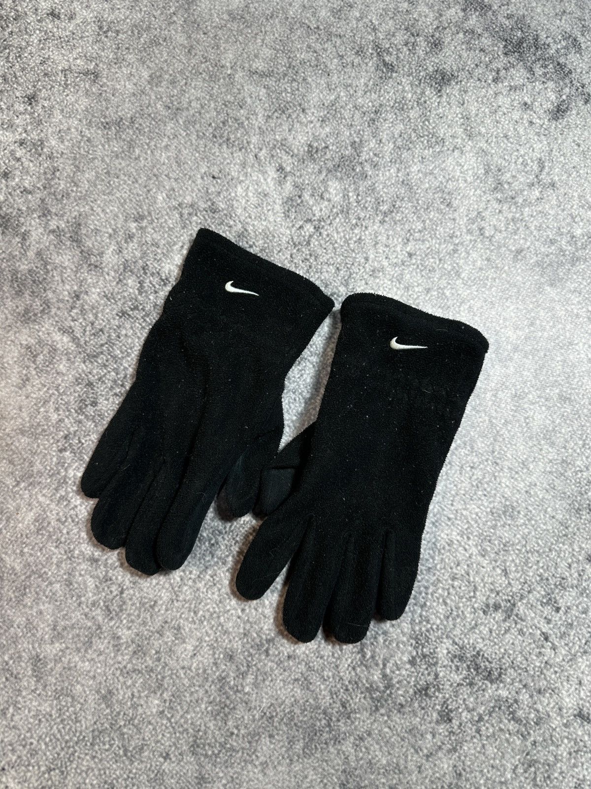 Nike × Vintage Vintage Nike Gloves Swoosh Logo Streetwear Rare VTg Size ONE SIZE - 1 Thumbnail