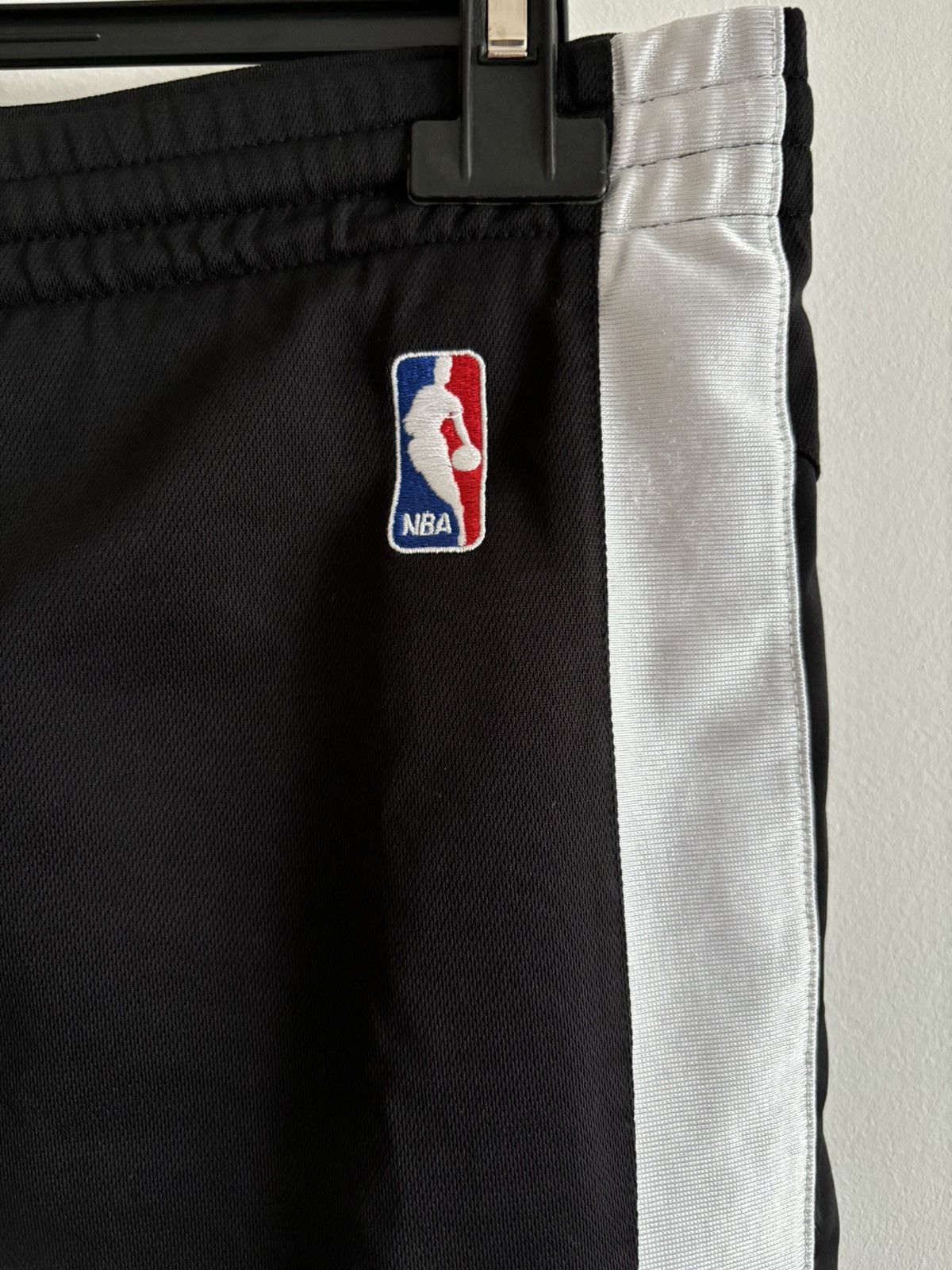 Adidas × NBA × Vintage 2007 Boston Celtics Shorts Size US 30 / EU 46 - 4 Thumbnail