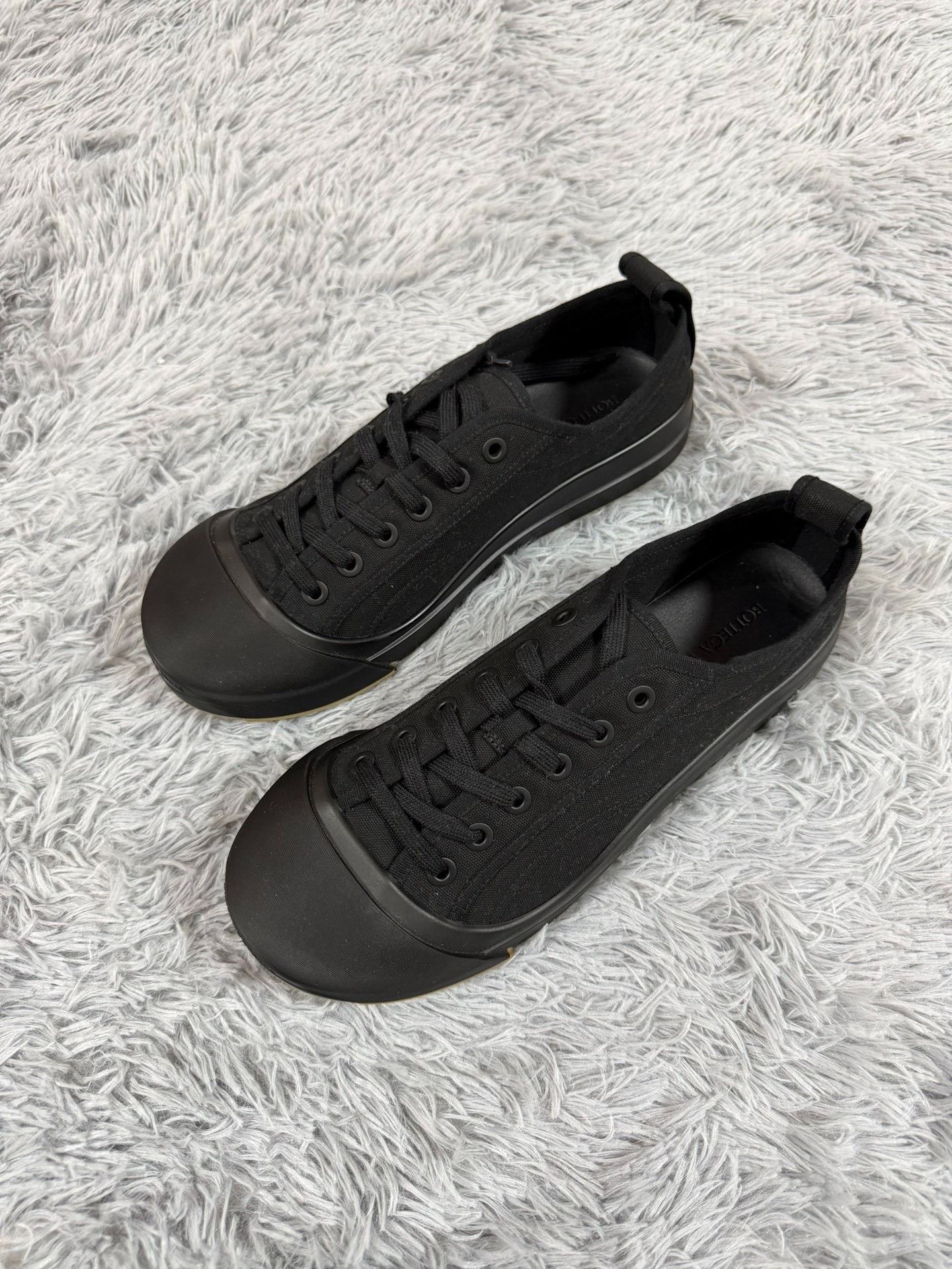 Bottega Veneta Bottega Veneta Casual Black Lowtop Sneakers 44 Men Size US 10.5 / EU 43-44 - 1 Thumbnail