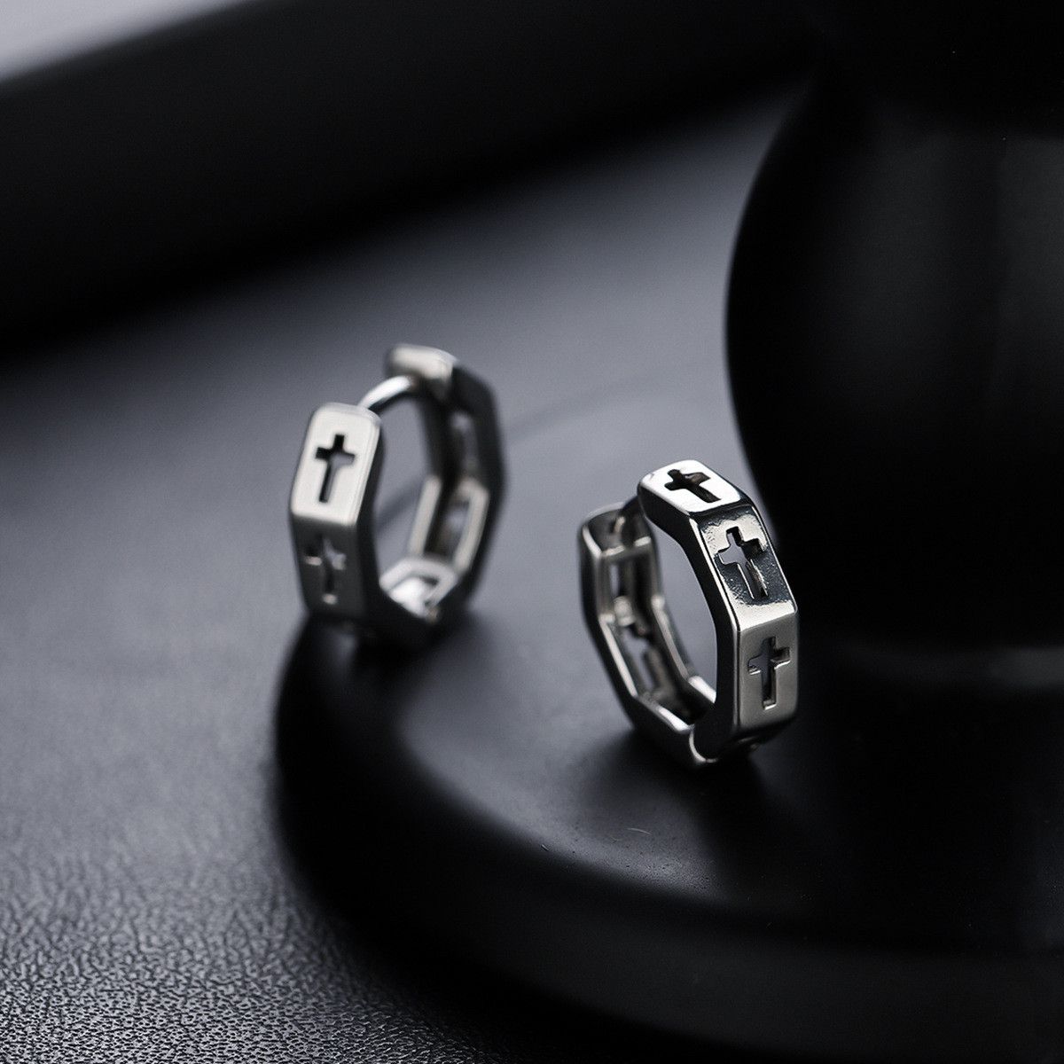 Jewelry × Sterling Silver Cross Rare Earrings One Pairs Chrome Jewelry Size ONE SIZE - 1 Thumbnail
