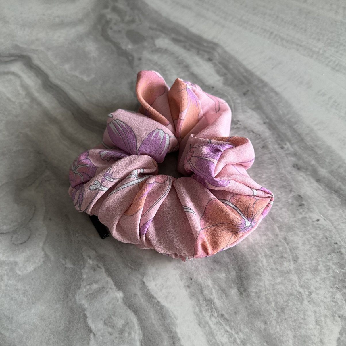 Balenciaga Balenciaga BB Logo Holli Floral Pink Scrunchie Silk & Brass Size ONE SIZE - 4 Thumbnail