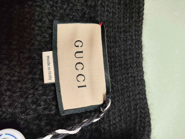 Gucci GucciBlack V-neck sweater 2503-Nextarrow Size US XS / EU 42 / 0 - 3 Thumbnail