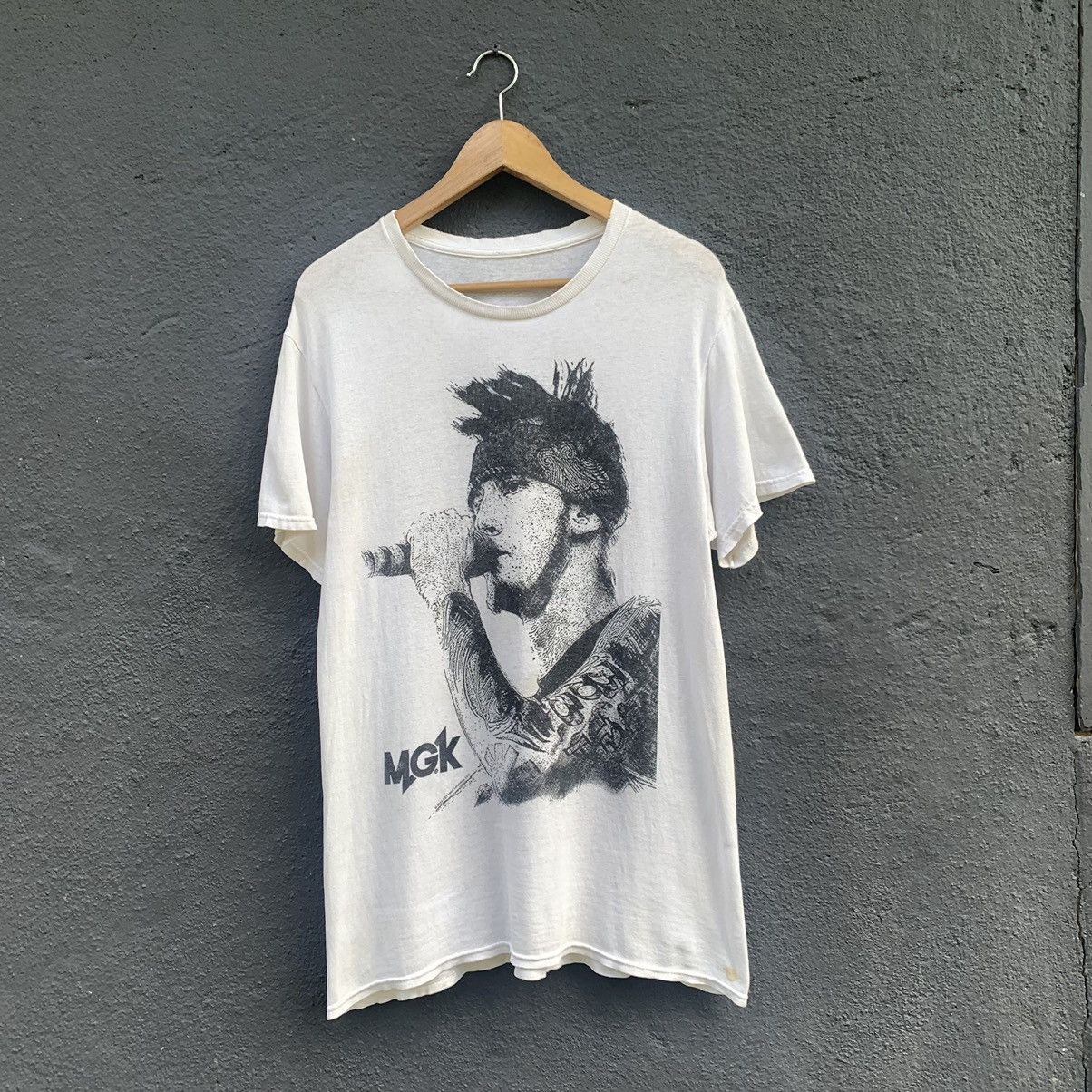 Band Tees Thrashed machine gun kelly rap tee Size US M / EU 48-50 / 2 - 1 Thumbnail