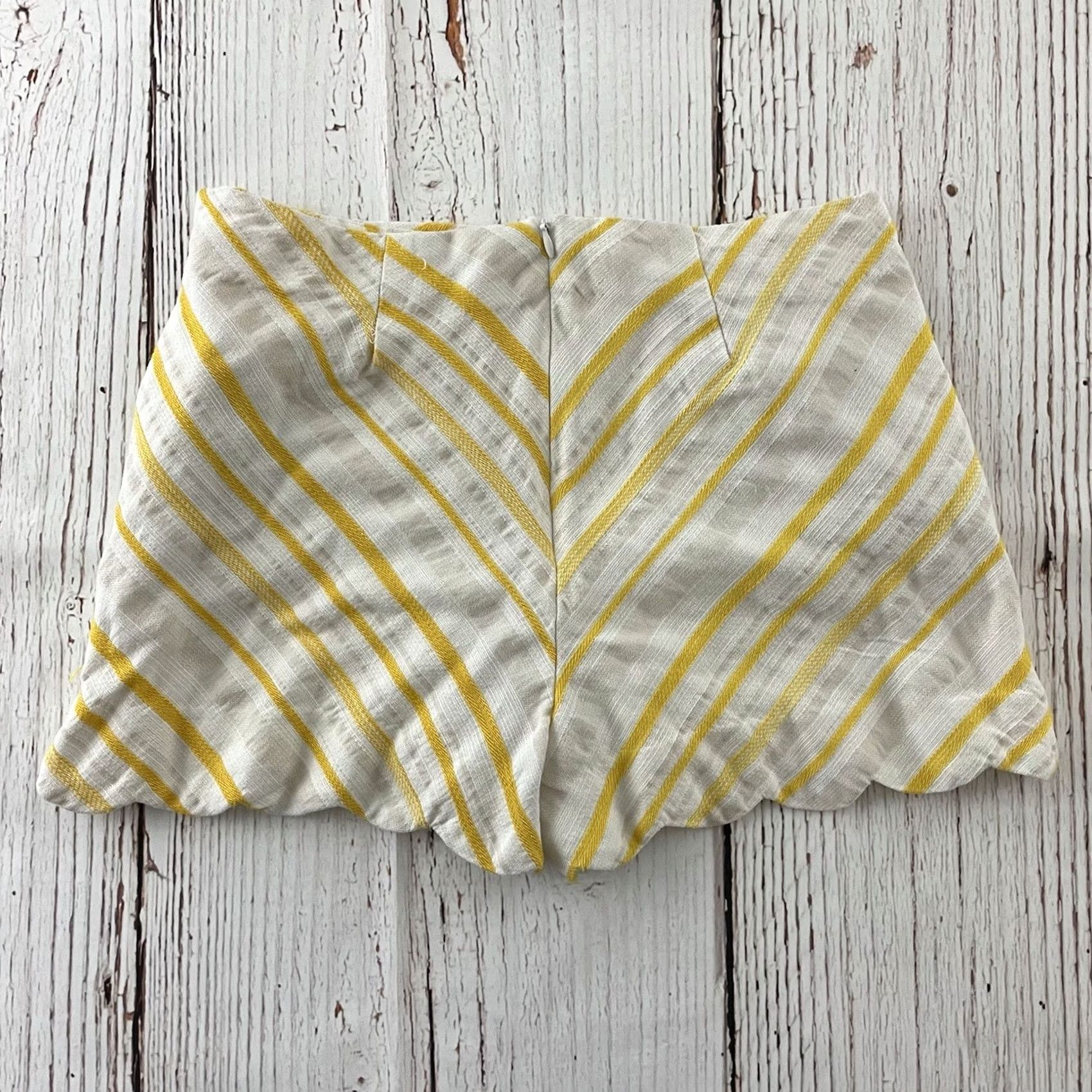 Hudson June & Hudson Yellow Striped Scallop Bottom Shorts Women's Small Clothing Bottoms Shipped XS? Size 28" / US 6 / IT 42 - 5 Thumbnail