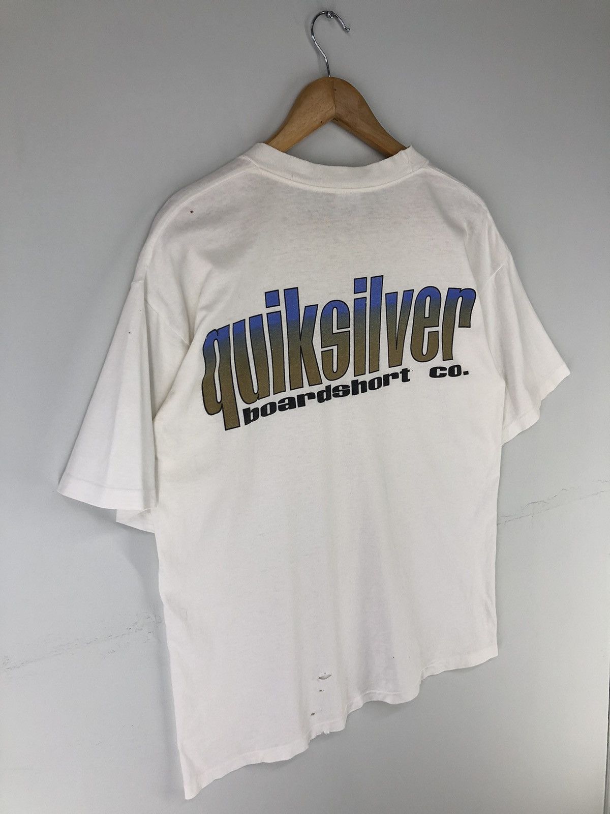 Quiksilver Vintage Quiksilver Big Spellout Distressed Tshirt Size US L / EU 52-54 / 3 - 15 Thumbnail