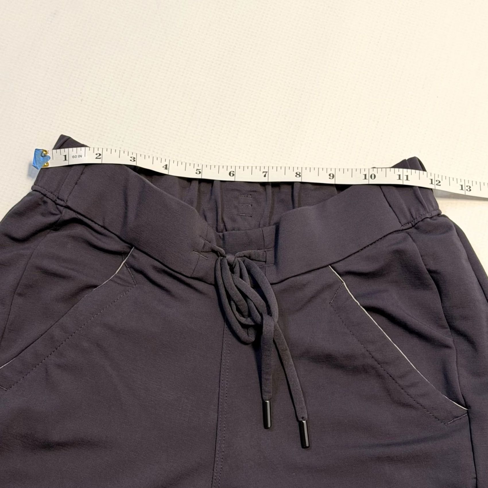 Vintage VINTAGE? No. Healing Hands Gray Scrub Pants Womens XS Petite Jogger Tapered Ankle Zip Pockets Drawstring Elastic Waist Workwear Size 26" / US 2 / IT 38 - 6 Thumbnail