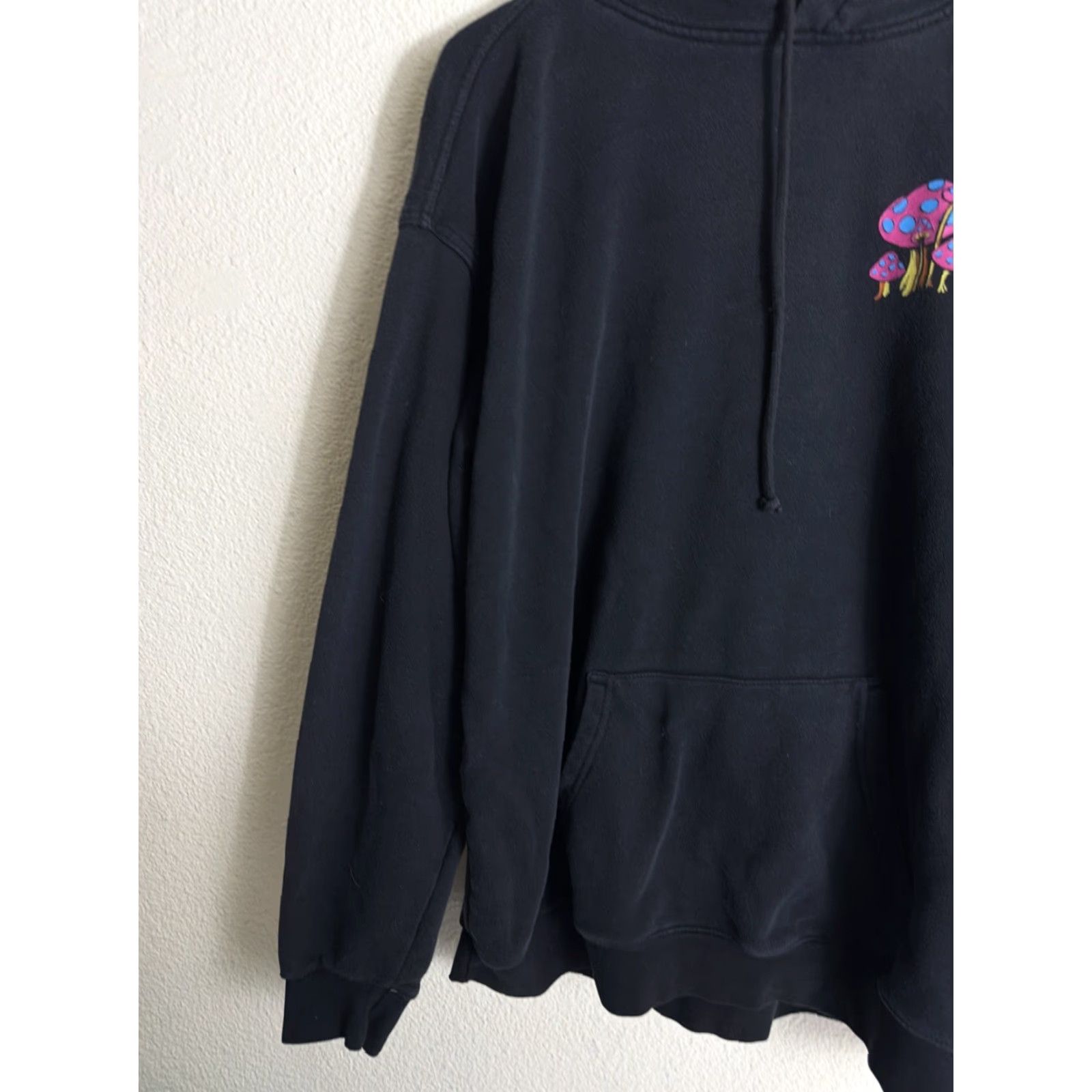 Vintage VINTAGE Alab Mens Large Pullover Hoodie Black Wizard Magic Mushrooms Black Light Size US L / EU 52-54 / 3 - 2 Thumbnail