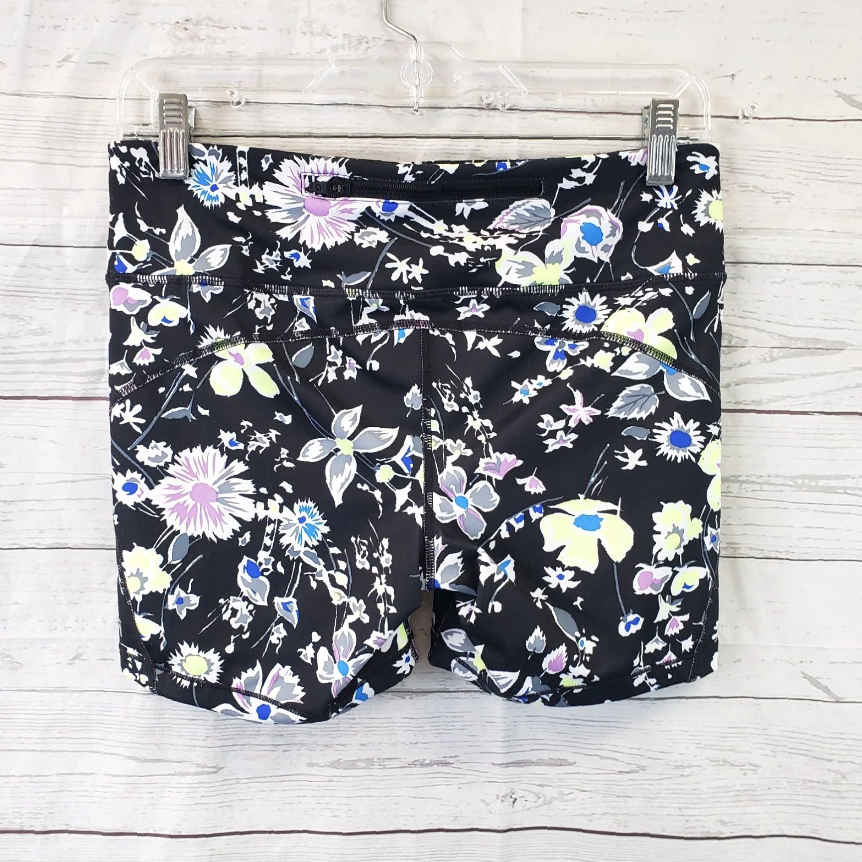 Gap Gap Fit Womens Shorts Sz Small Black Blue Floral Mid Rise Pull On Shirt? Size 28" / US 6 / IT 42 - 2 Thumbnail
