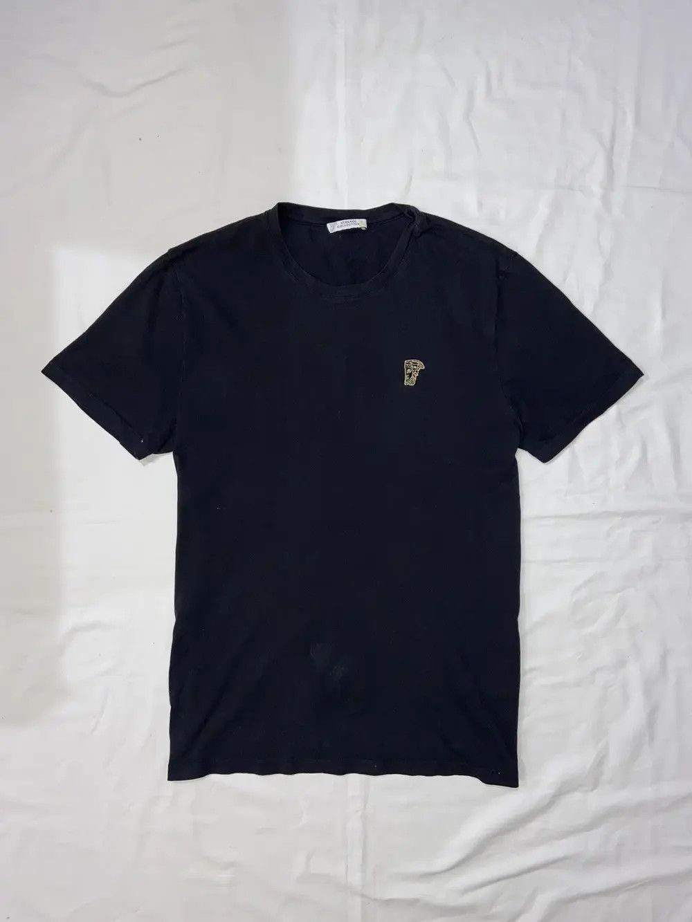 Versace VINTAGE VERSACE MEDUSA LOGO T SHIRT Y2K LUXURY TEE OLD MONEY Size US L / EU 52-54 / 3 - 1 Thumbnail