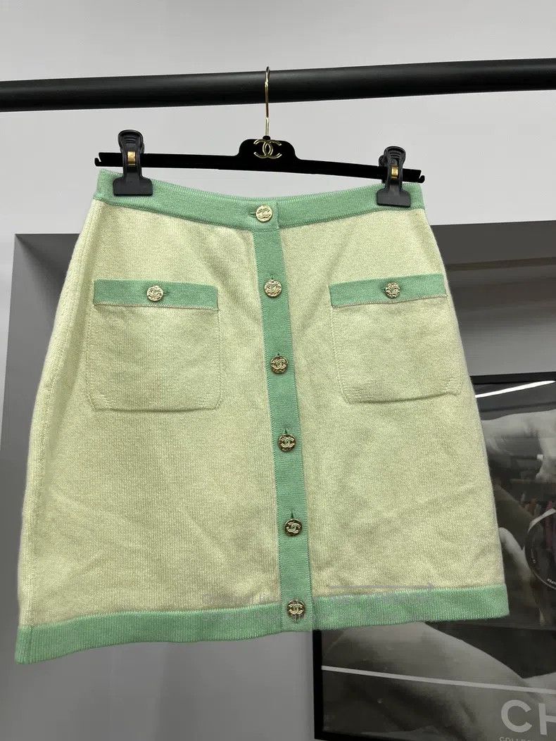 Chanel Chanel 23S green cashmere skirt Size 25" / US 0 / IT 36 - 1 Thumbnail