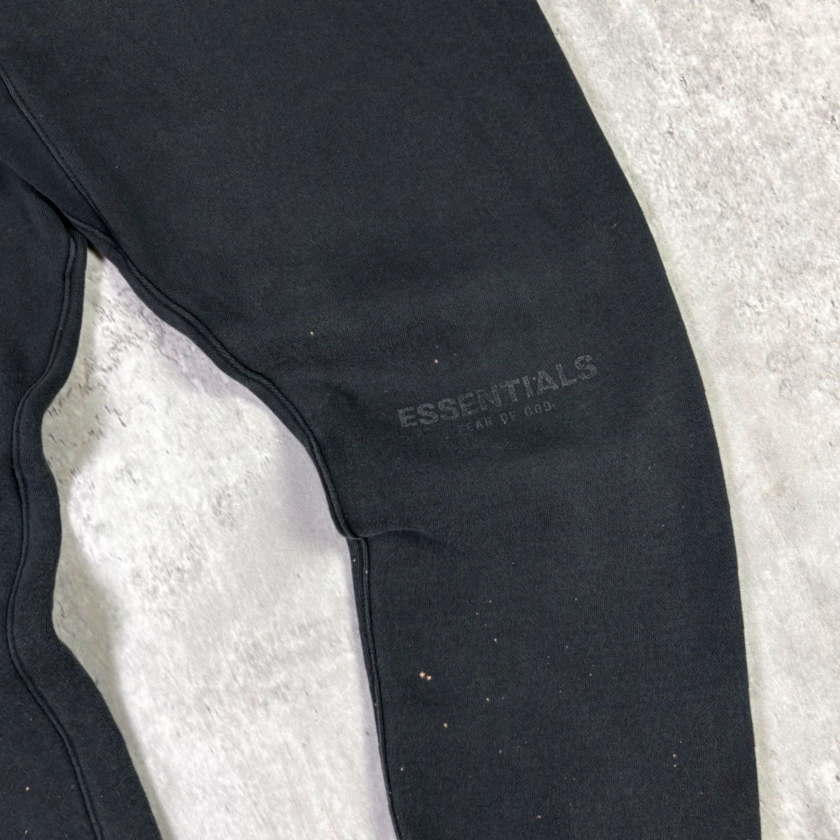 Vintage Fear of God Essentials Sweatpants Mens M Black 90s Distressed Pockets Drawstring Heavyweight Tapered Relaxed Casual Activewear Joggers Size US 31 - 7 Thumbnail