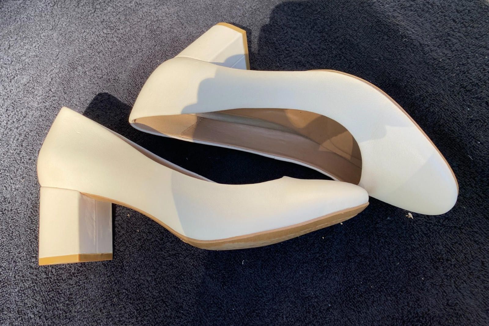 Designer Womens Aerosoles Heels Pumps Sz 8.5M Ivory Leather (S628) Size US 8.5 / IT 38.5 - 4 Thumbnail