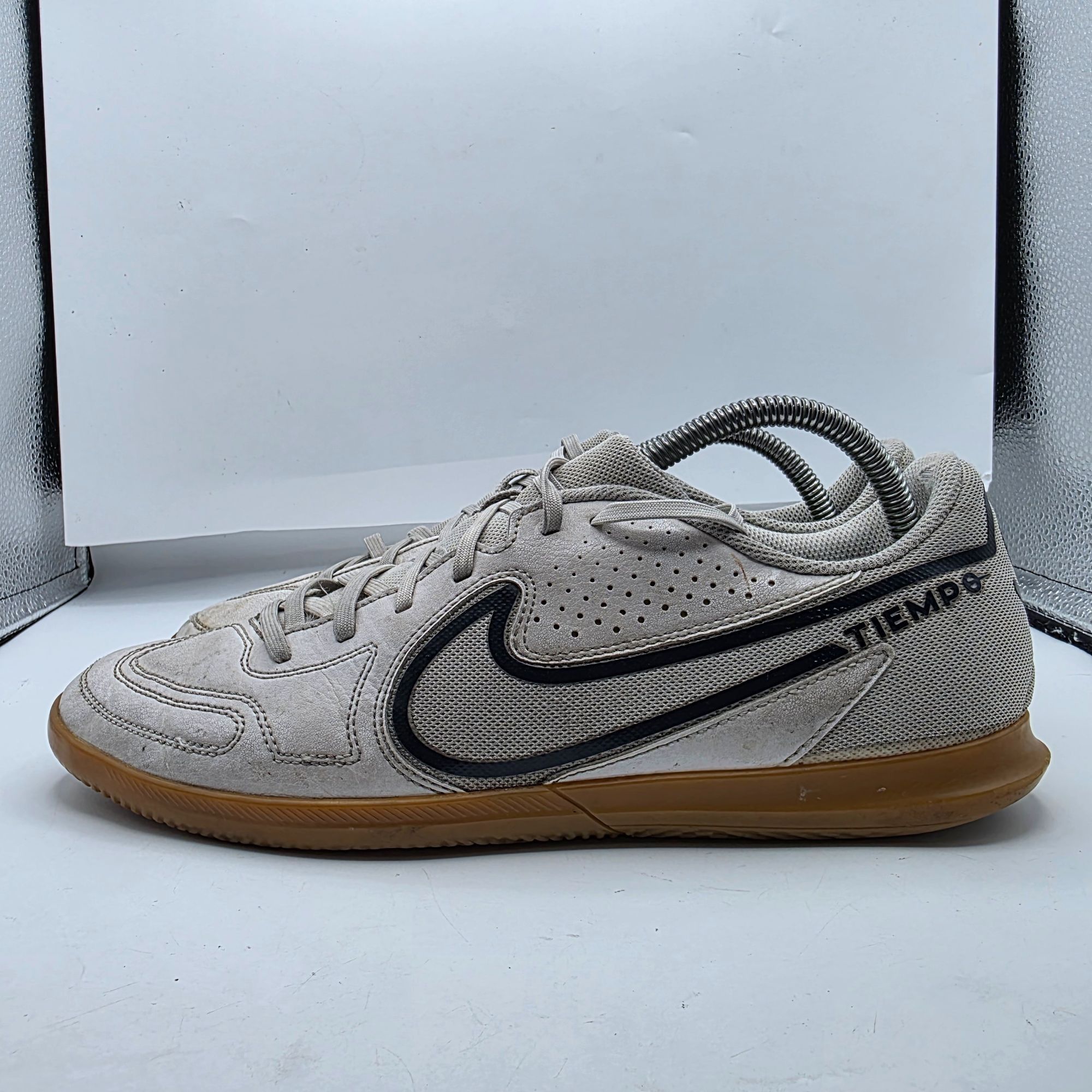 Nike Nike Tiempo Legend 9 IC Mens Size 10 White Indoor Soccer Cle Size US 10 / EU 43 - 13 Thumbnail