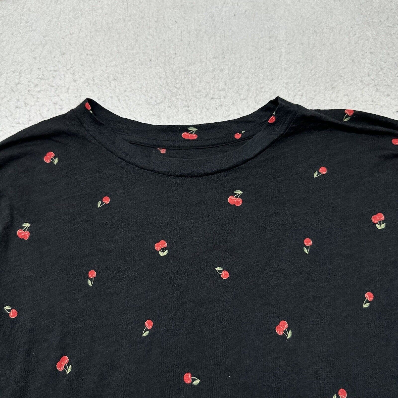 Victoria's Secret Victoria's Secret PINK Large Cherry Crop Top T Shirt Black Size L / US 10 / IT 46 - 2 Thumbnail