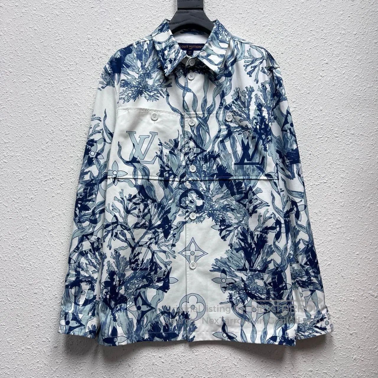 Louis Vuitton louis vuitton navy logo long sleeve shirt. Size US M / EU 48-50 / 2 - 1 Thumbnail