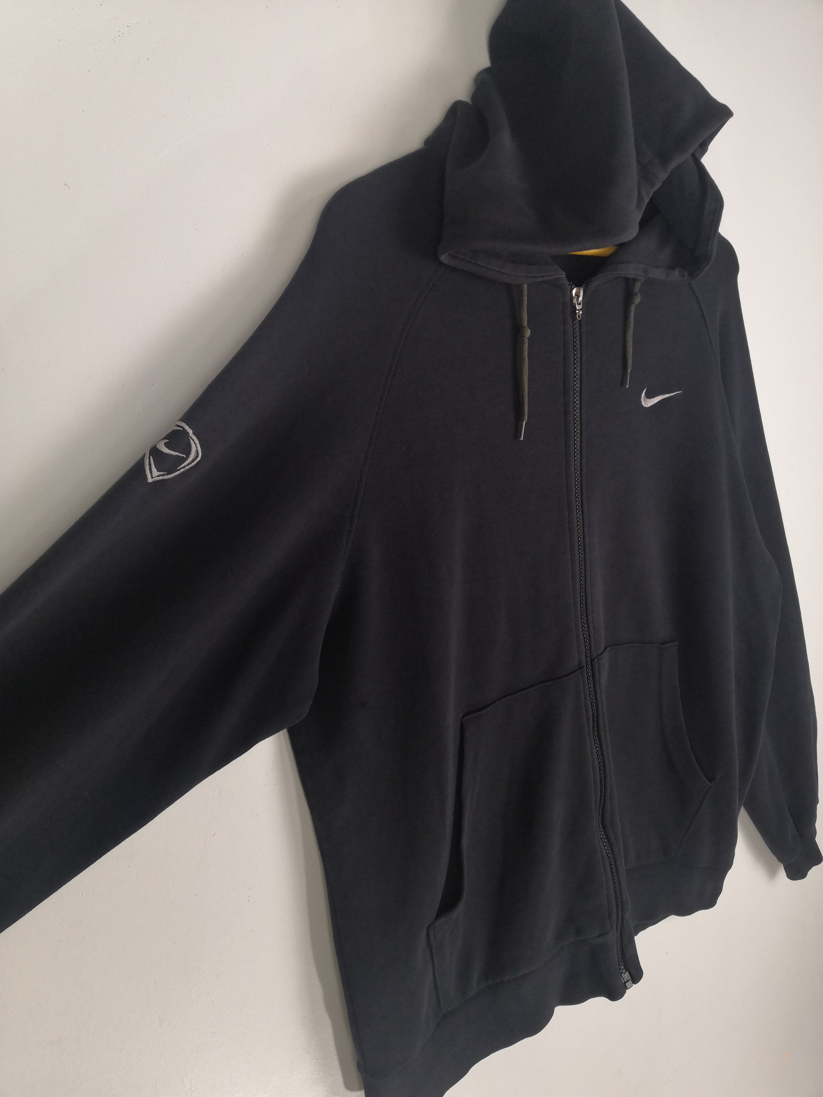 Nike Vintage Nike Hoodie Sweatshirt Embroidery Logo Nike Zipper Size US L / EU 52-54 / 3 - 5 Thumbnail