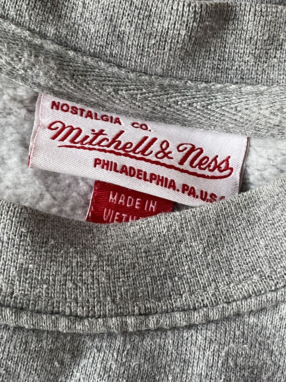 Mitchell & Ness Vintage grey sweatshirt with Knicks print Size US L / EU 52-54 / 3 - 10 Thumbnail