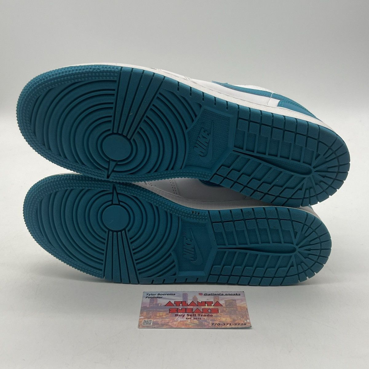 Nike Air Jordan 1 Low aquatone Size US 7 / EU 40 - 7 Thumbnail