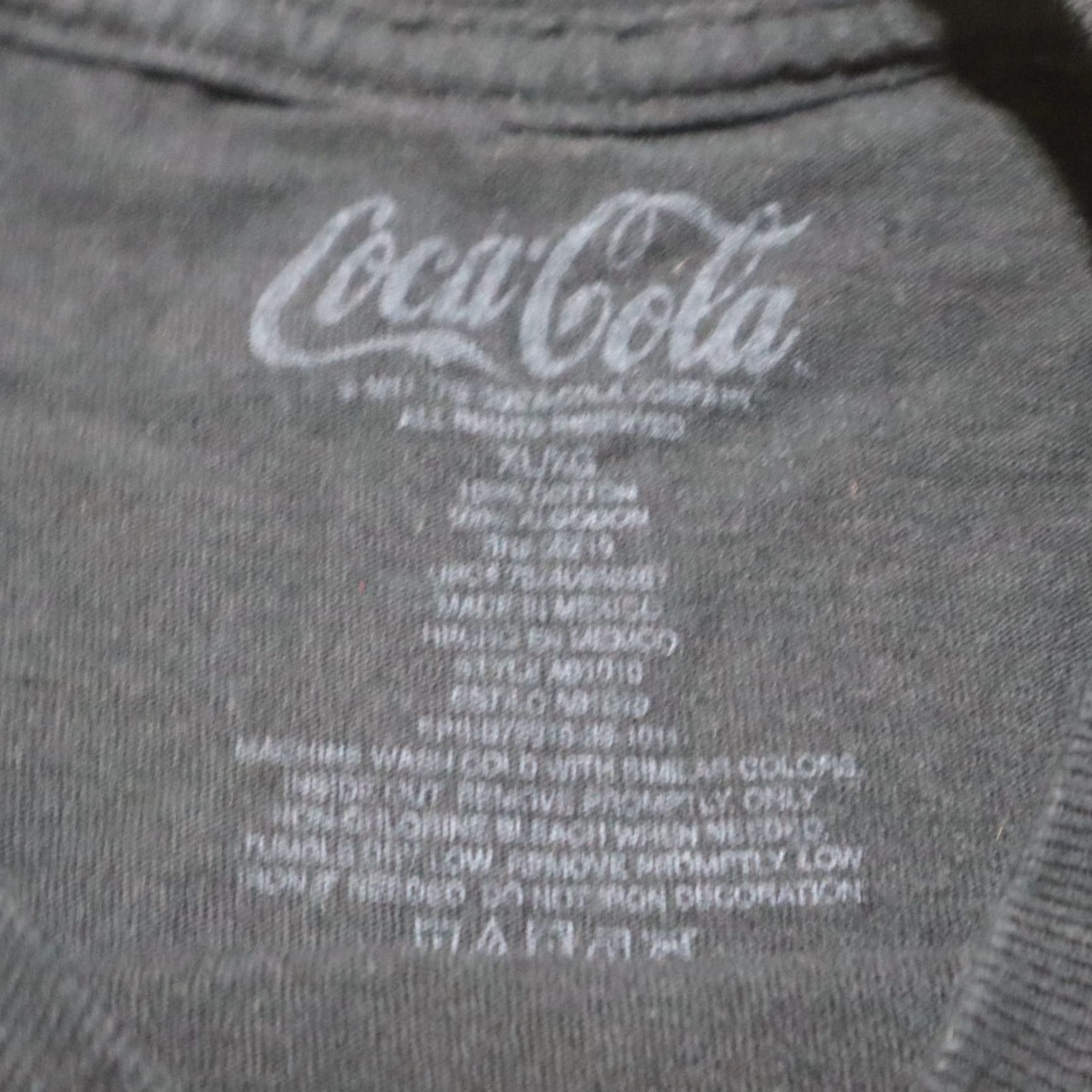Vintage Coca Cola Shirt Black with Red Center Coke Logo Mens XL Shirt Size US XL / EU 56 / 4 - 3 Thumbnail
