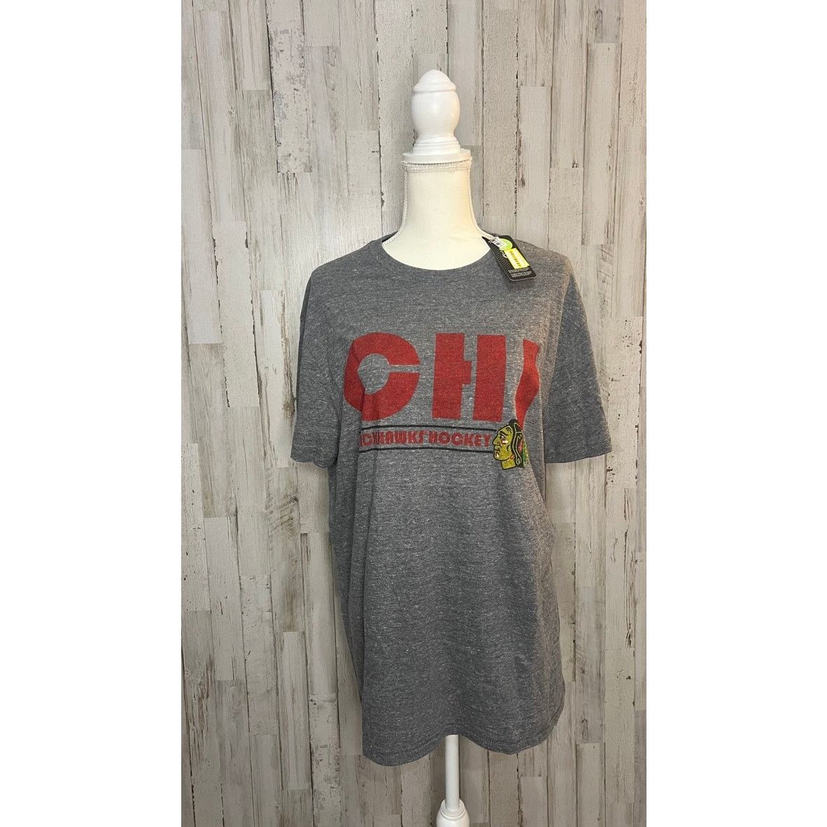 NHL NWT NHL Chicago Blackhawks Men's Large Gray Graphic T-Shirt Size US L / EU 52-54 / 3 - 1 Thumbnail