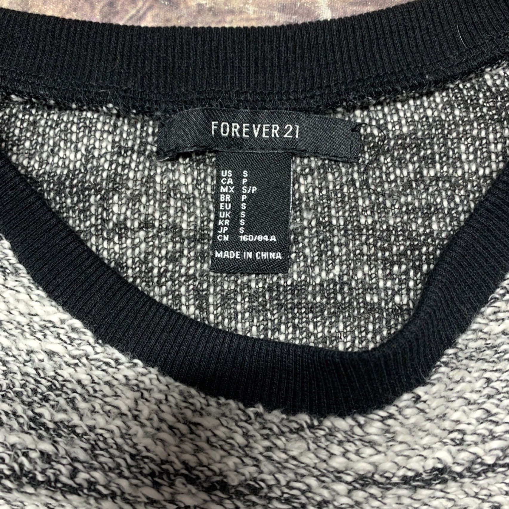 Forever 21 FOREVER 21 Sweater Pullover Size Small Black White Gray Casual Lightweight Size S / US 4 / IT 40 - 2 Thumbnail