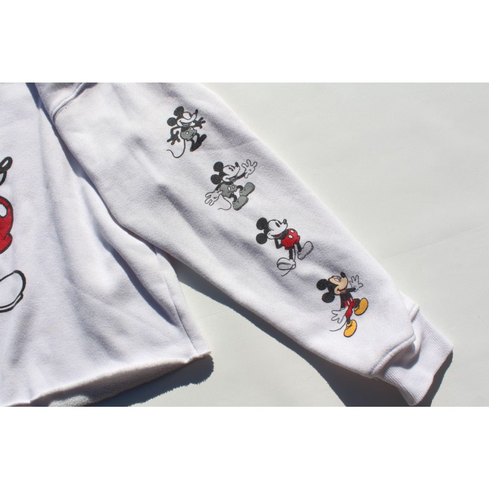 Disney VINTAGE Disney Mickey Mouse Sweatshirt Womens M White Crew Neck Pullover Sweatshirt Kid/Adult? Size M / US 6-8 / IT 42-44 - 2 Thumbnail