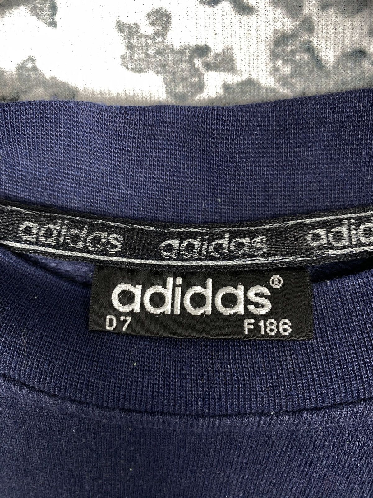 Adidas Vintage Adidas Big Logo Crewneck Sweatshirts Size US L / EU 52-54 / 3 - 8 Thumbnail