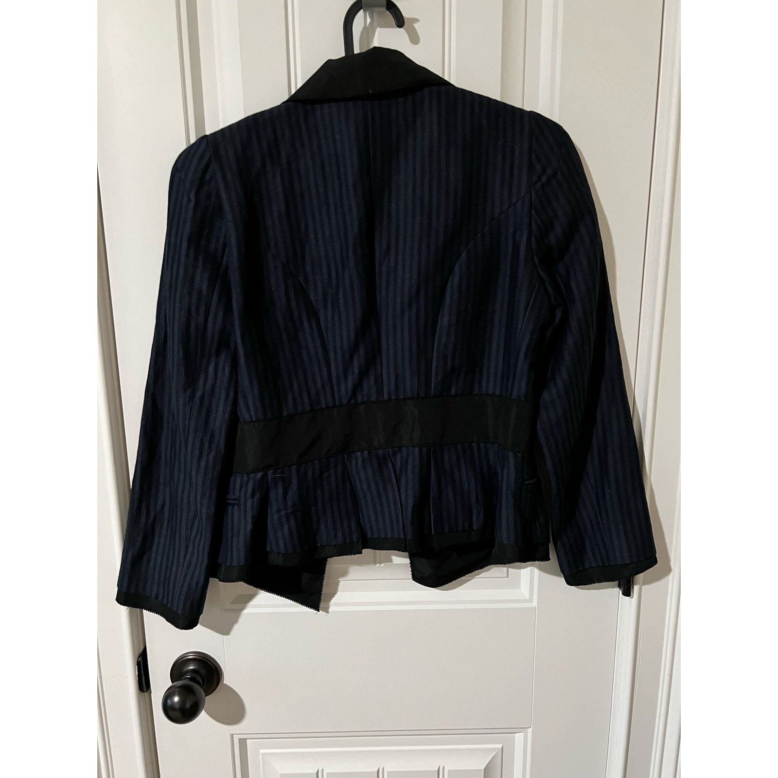 DKNY DKNY Donna Karan New York Striped Trim Short Jacket Blazer Size XS / US 0-2 / IT 36-38 - 15 Thumbnail