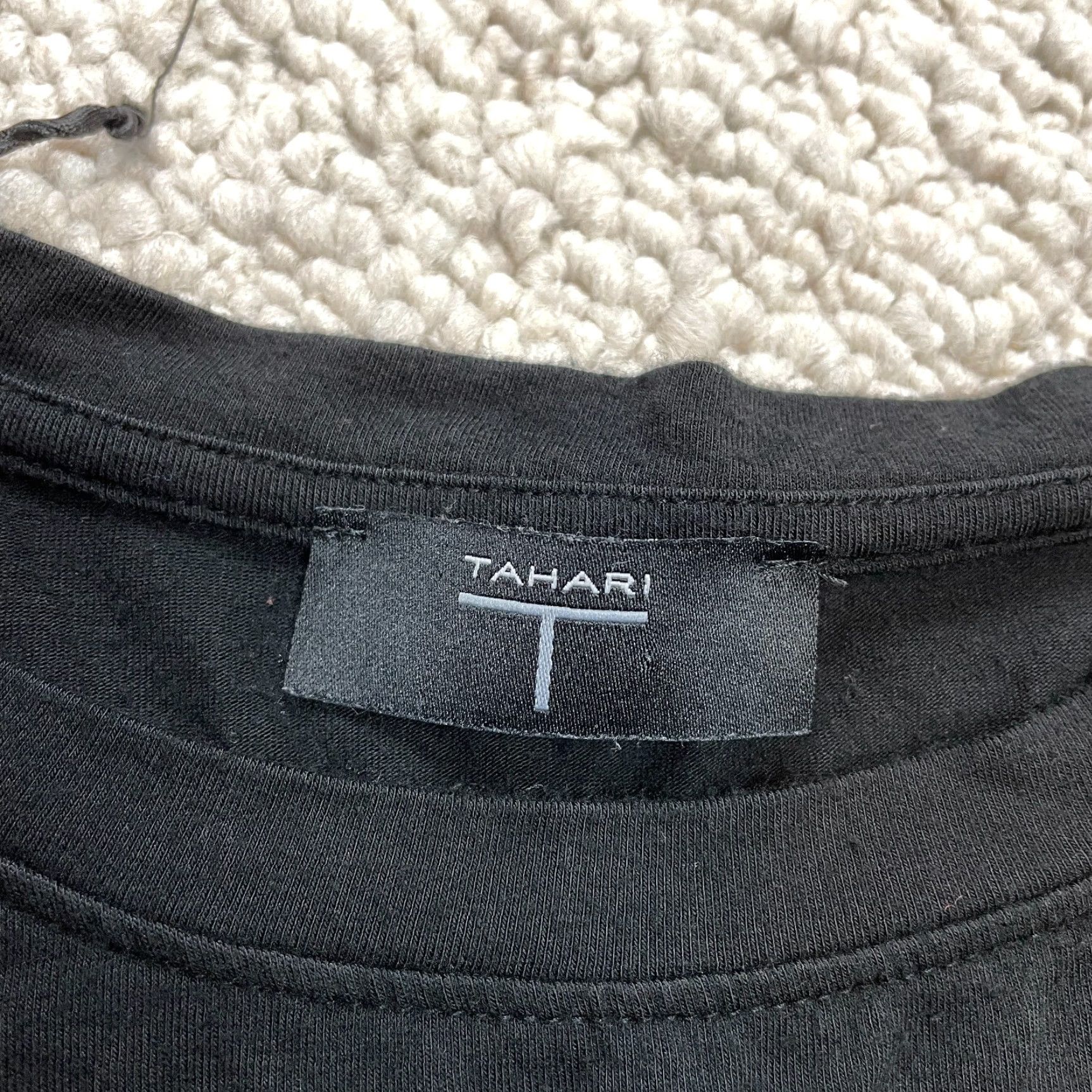 Vintage T Tahari Shirt Womens M Long Sleeve Pullover Black Rayon Top Solid Knit Regular Round Neck Size M / US 6-8 / IT 42-44 - 2 Thumbnail