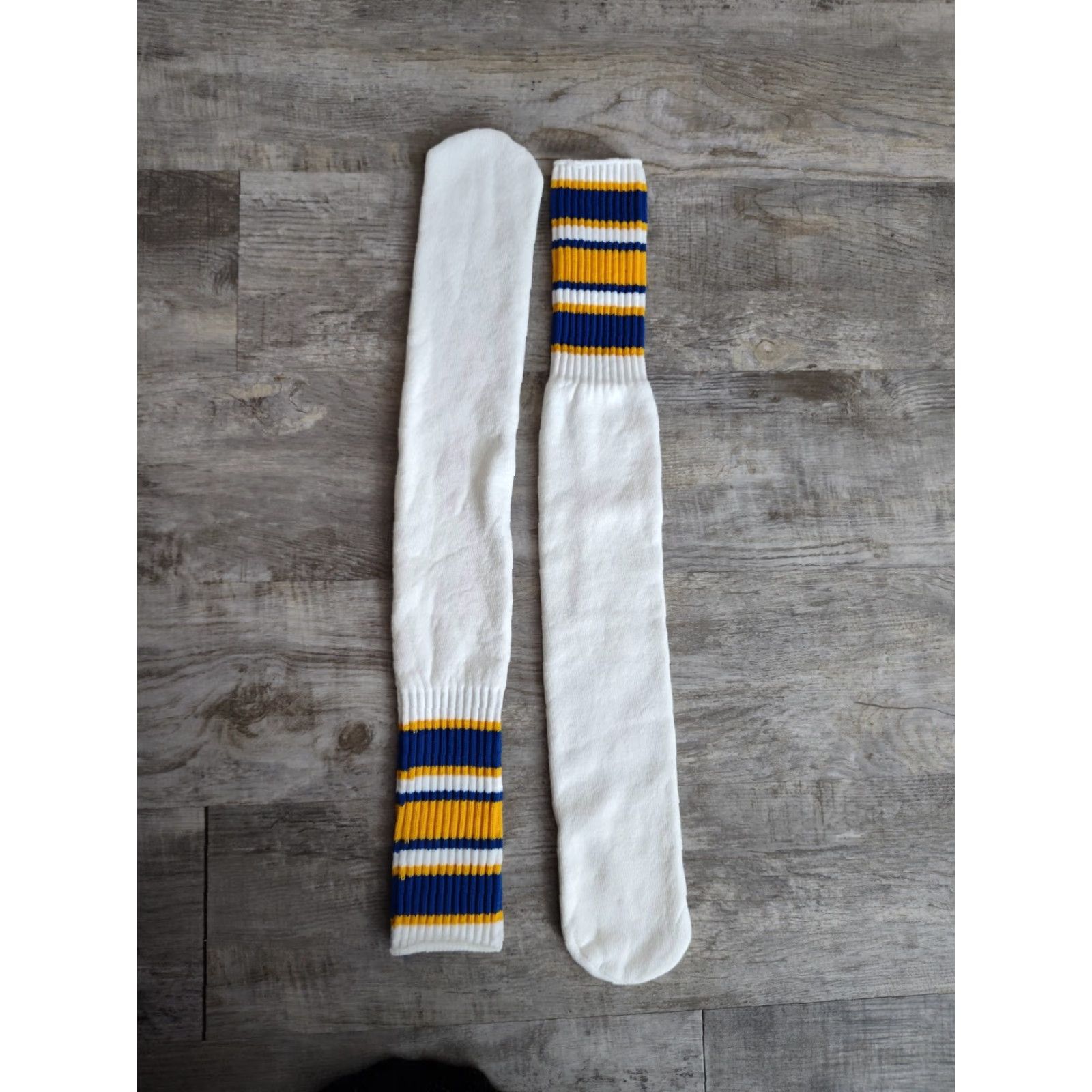 Vintage VINTAGE 80s Tube Socks Tall Stripe Blue Yellow Mens Unisex 22.5" Long Sportswear Size ONE SIZE - 4 Thumbnail