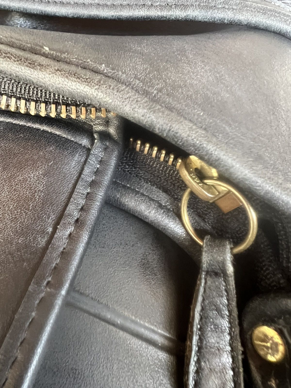 Coach Vintage 90s Coach Usa Patina Black Cowhide Leather Sling Bag Size ONE SIZE - 25 Thumbnail