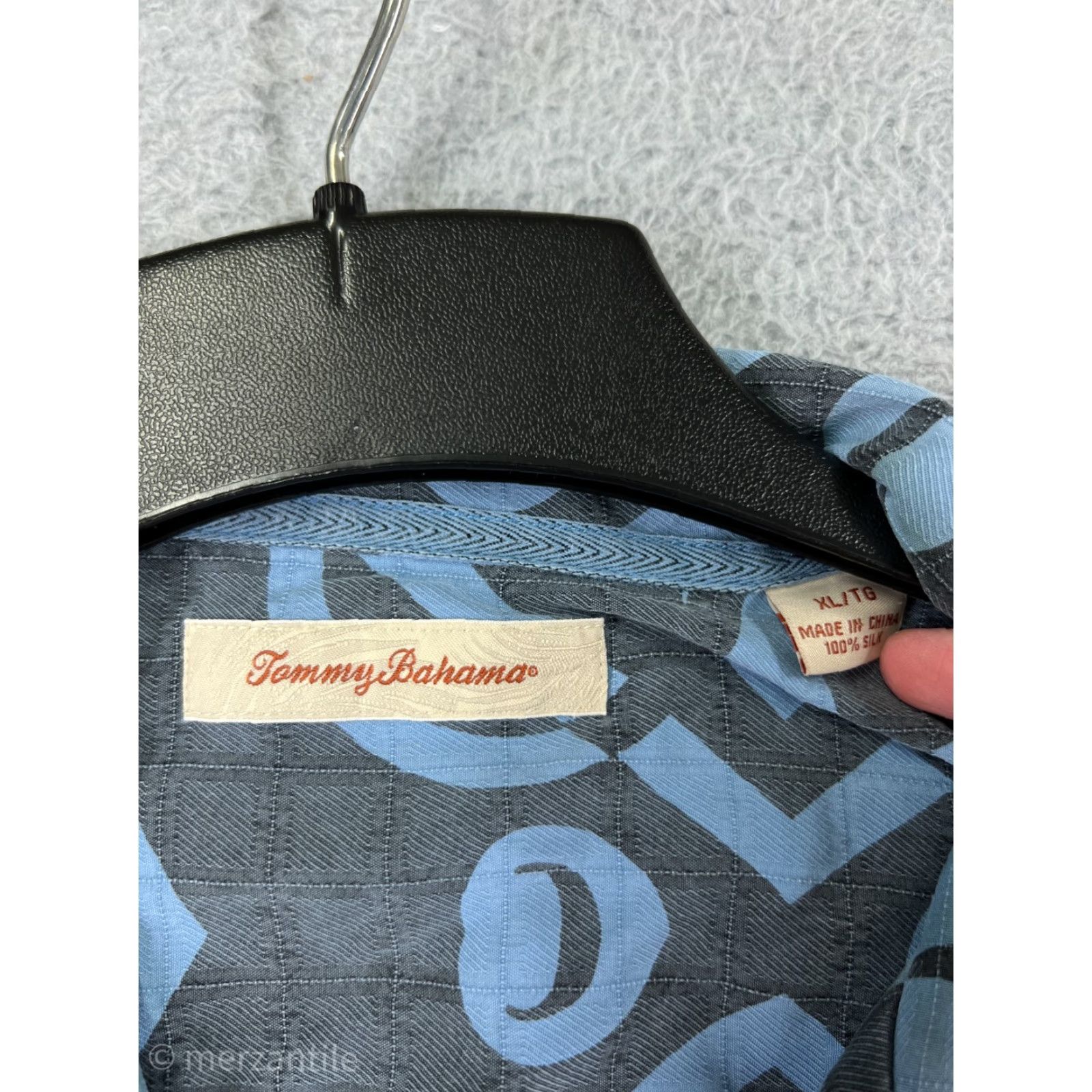 Tommy Bahama Tommy Bahama Shirt Mens Large Blue Floral Silk Hawaiian Button-Up Beach Resort Aloha Short Sleeve Mens Size US L / EU 52-54 / 3 - 3 Thumbnail