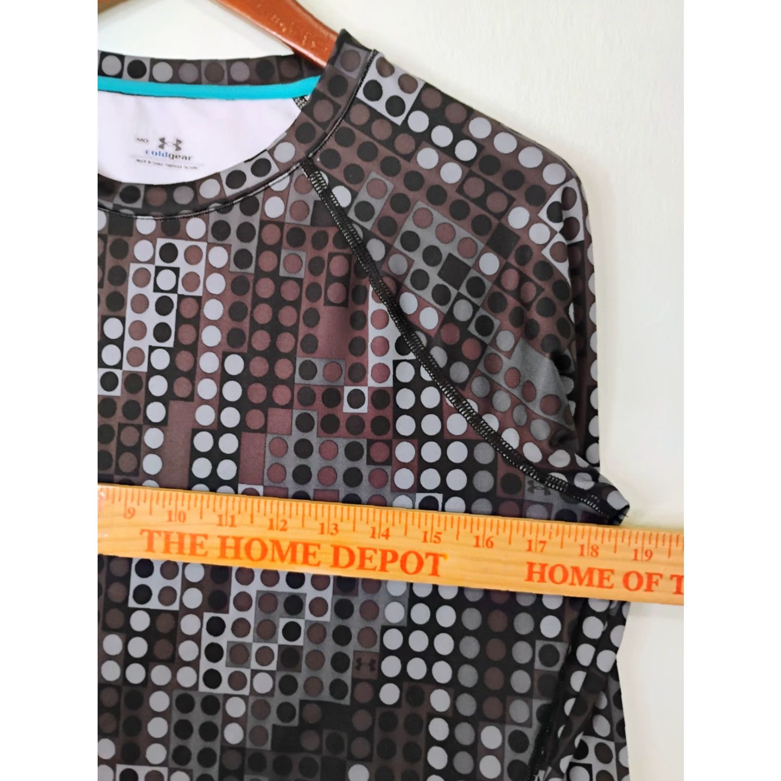 Under Armour Under Armour Cold Gear Shirt Long Sleeve Womens Medium Abstract Thumb Holes Size M / US 6-8 / IT 42-44 - 5 Thumbnail